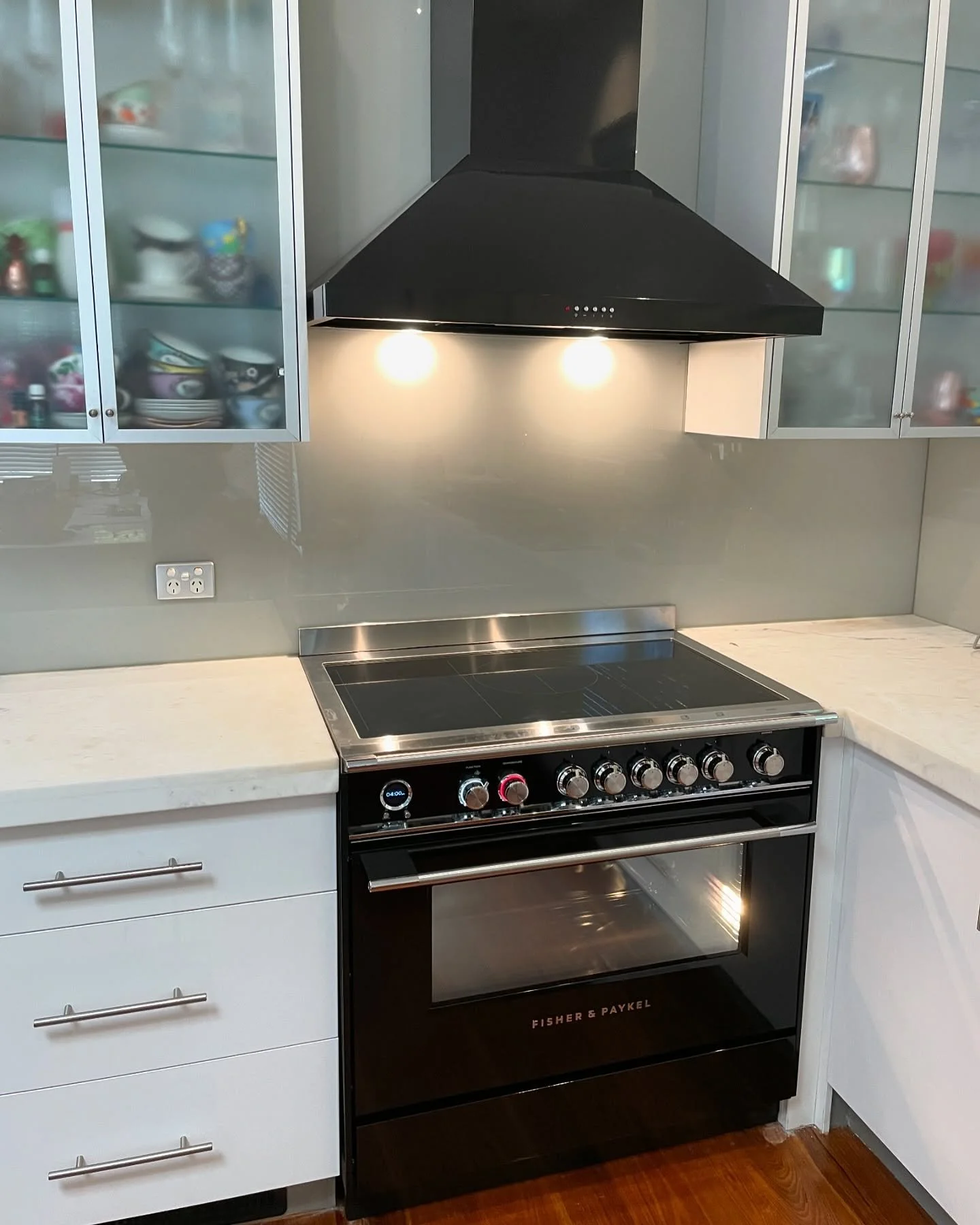 This freestanding induction cooktop and rangehood install was for a client that loves cooking. So we installed it to the maximum demand the spec plate required. 3phase 32a.
Which is very rare for most households would be ok with single phase 40a for 