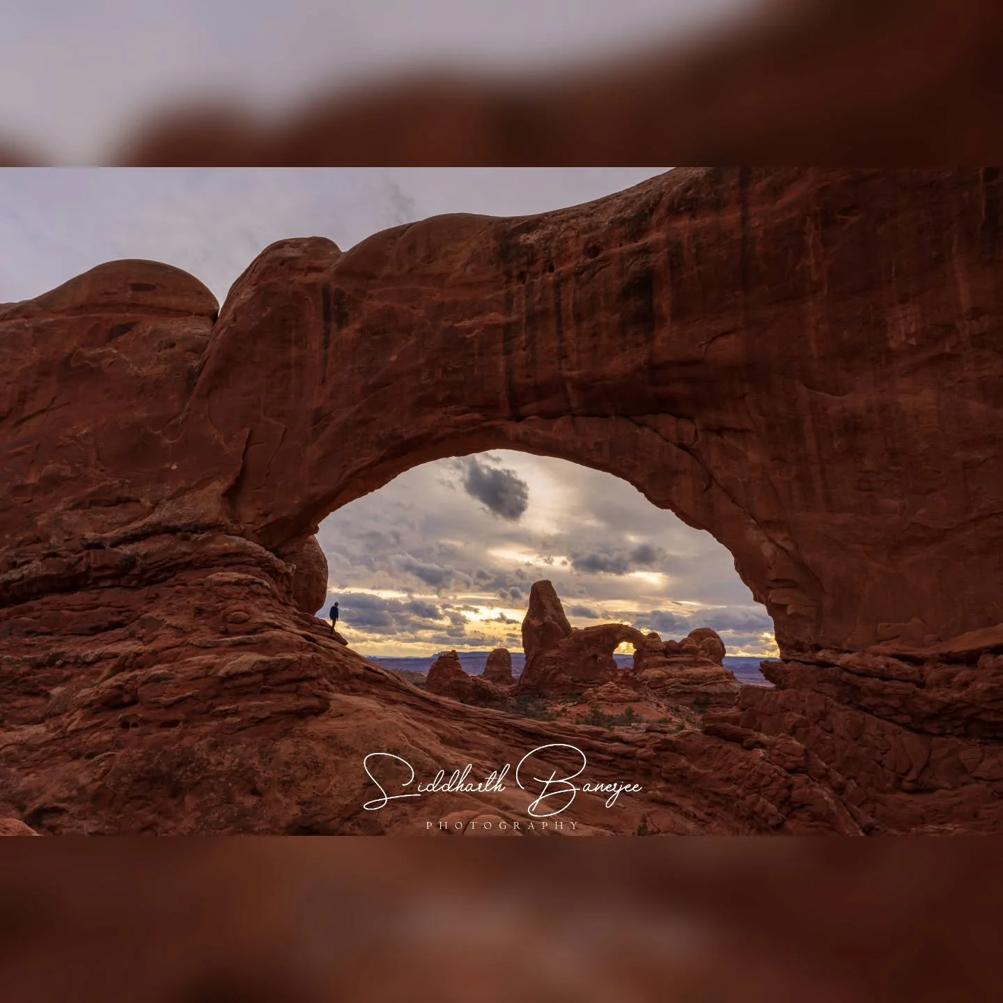 A window carved by time @archesnps showing how tiny humans are, in the grand scheme of things.

#landscapephotography #archesnationalpark #turretarch #sunset #nationalparks