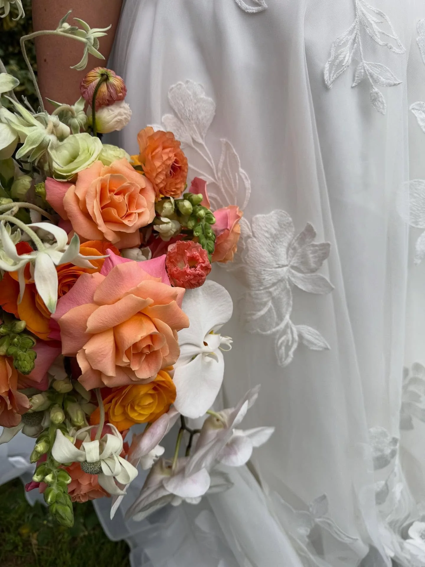It’s all in the details ✨
Working with local wedding vendors is just a dream and I can’t wait for you to see the finished product.
@eveflowerfarm 
@content_creativebyclaire 
@ruralbeautycollective 
@rockabbey.gardens 
@farmers_tan_ 
@ni