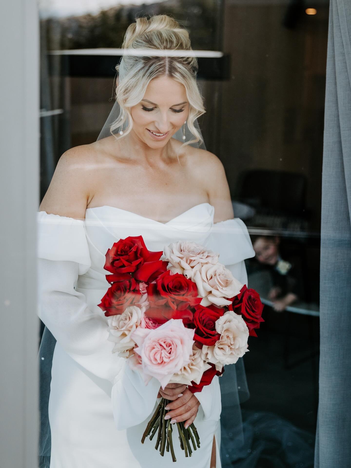 REAL BRIDE &bull;&bull; Kaitlyn &bull;&bull; The Lennox by @moirahughescouture 🌹

Kaitlyn came to me a month before her NZ elopement looking for her dream dress! She fell in love with the Lennox by Moira Hughes and with some quick master work by a l