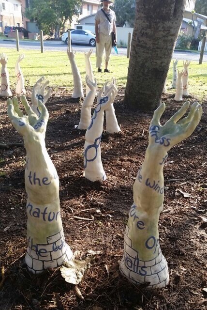 The outer pairs of arms with a haiku poem