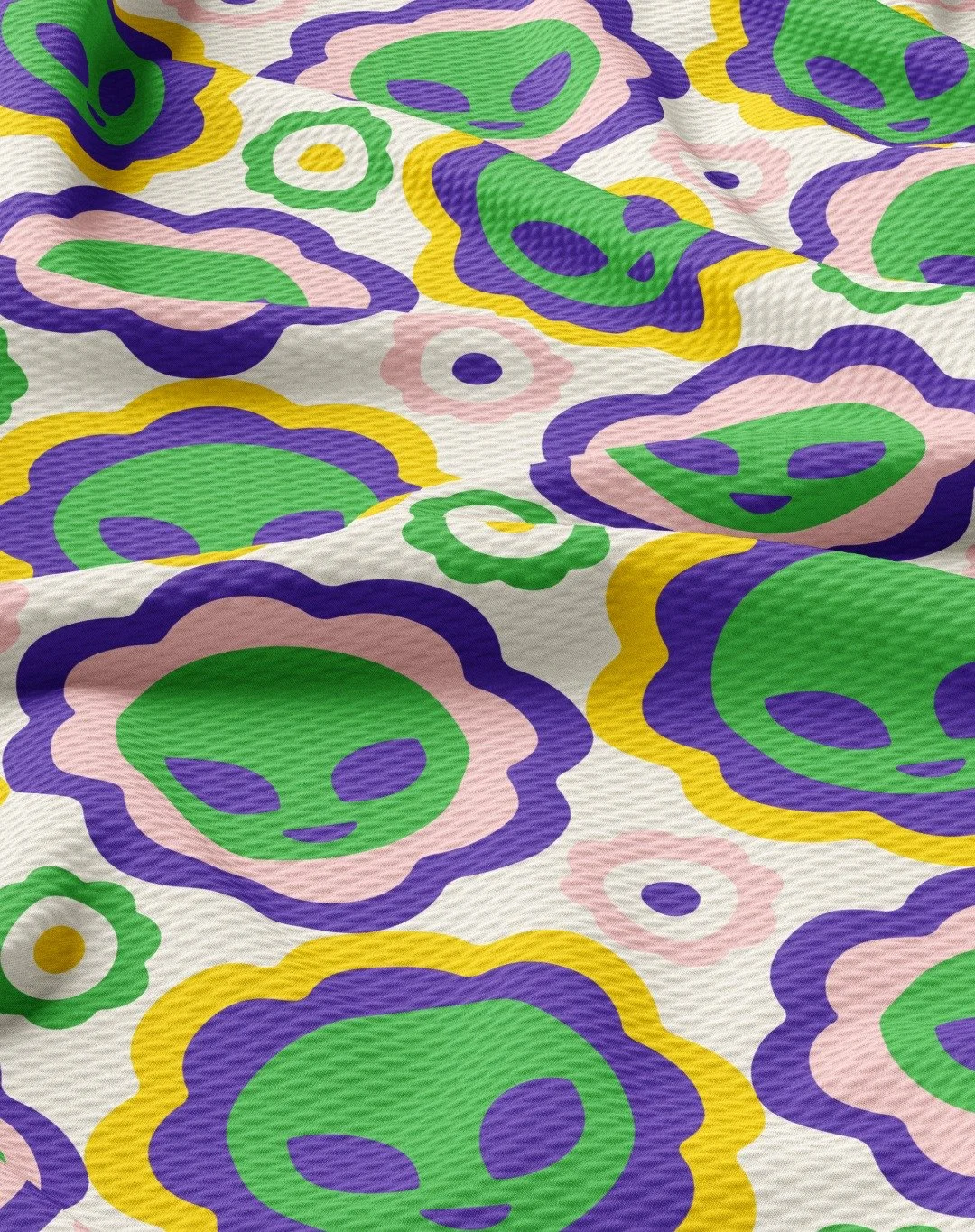 🌸🛸&nbsp;This Galactic Garden pattern brings a little bit floral, a little bit extraterrestrial picnic energy. Available for licensing now if your products could use a visit from another (stylish) planet.

#SurfacePatternDesign #PatternLicensing #Ga