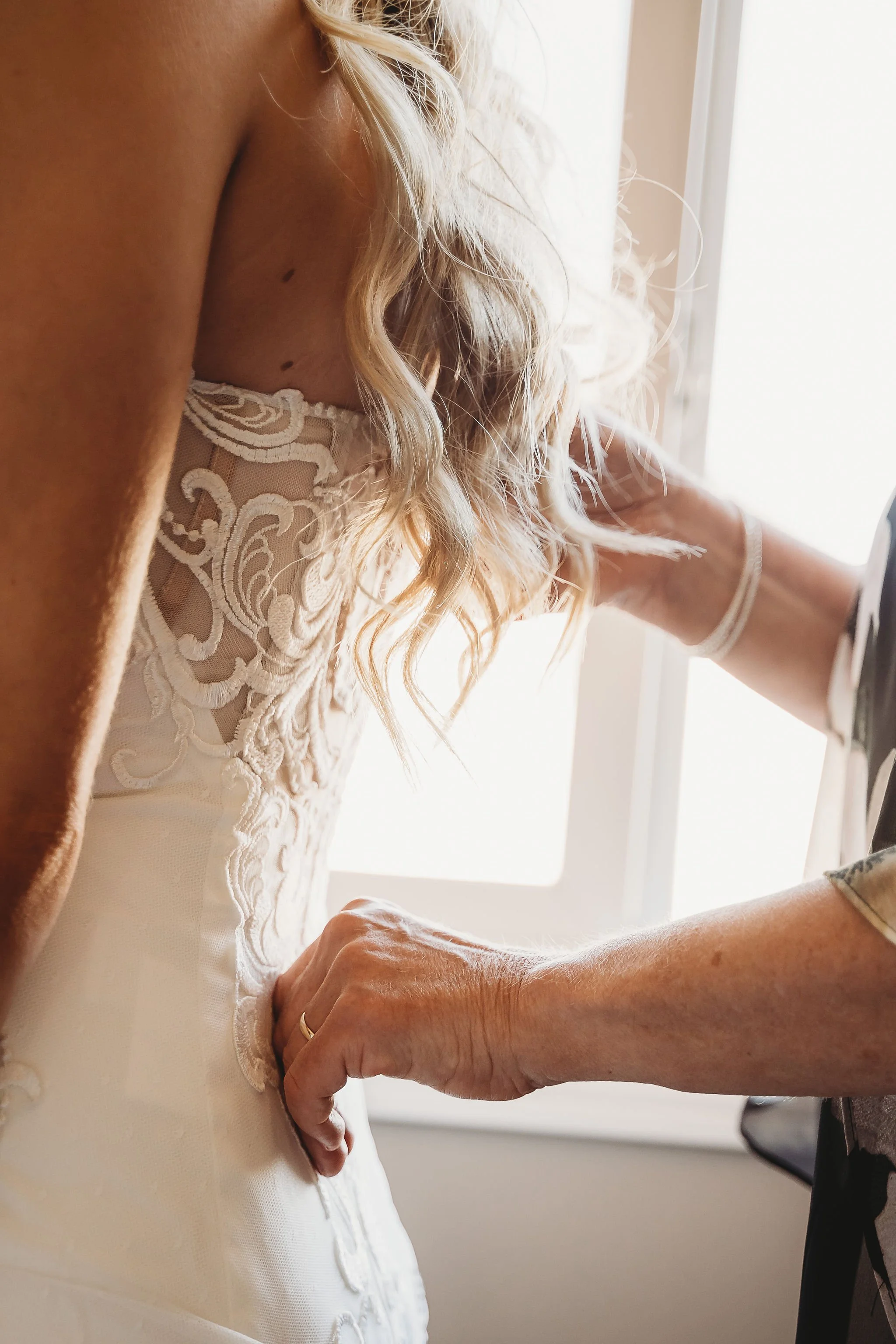 Calgar-Alberta-Summer-ShawnessyBarn-Wedding (103).jpg