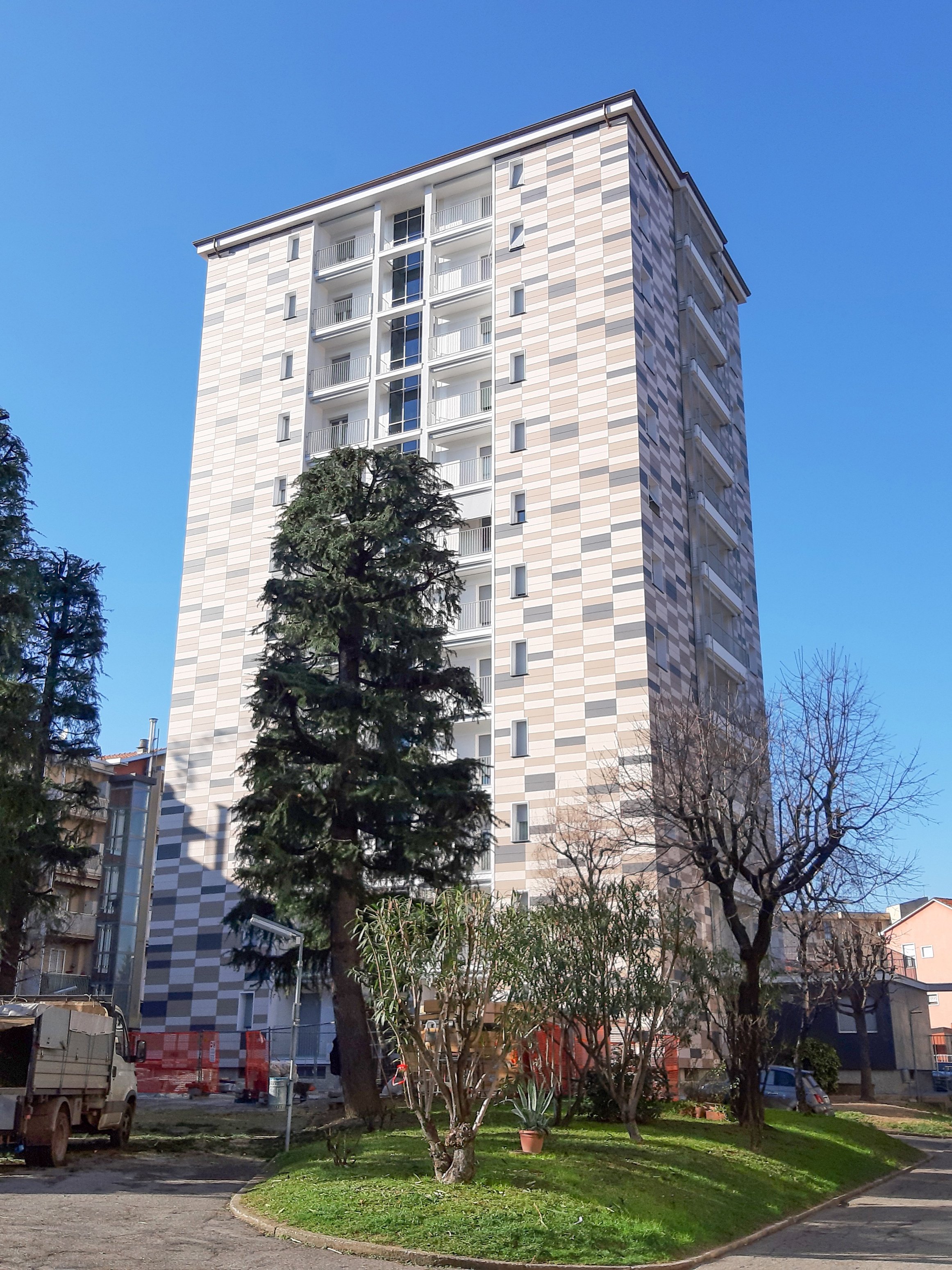 ENERGY AND ARCHITECTURAL RENOVATION OF THE CADORNA TOWER 