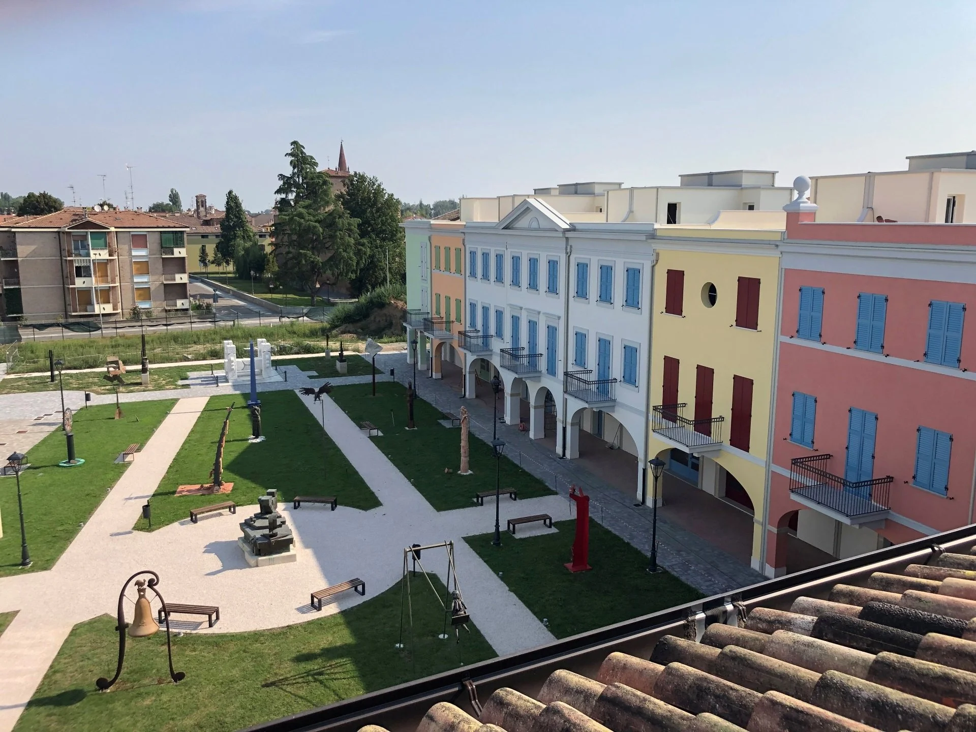 TRADITIONAL AND ENERGY-EFFICIENT RESIDENTIAL COMPLEX