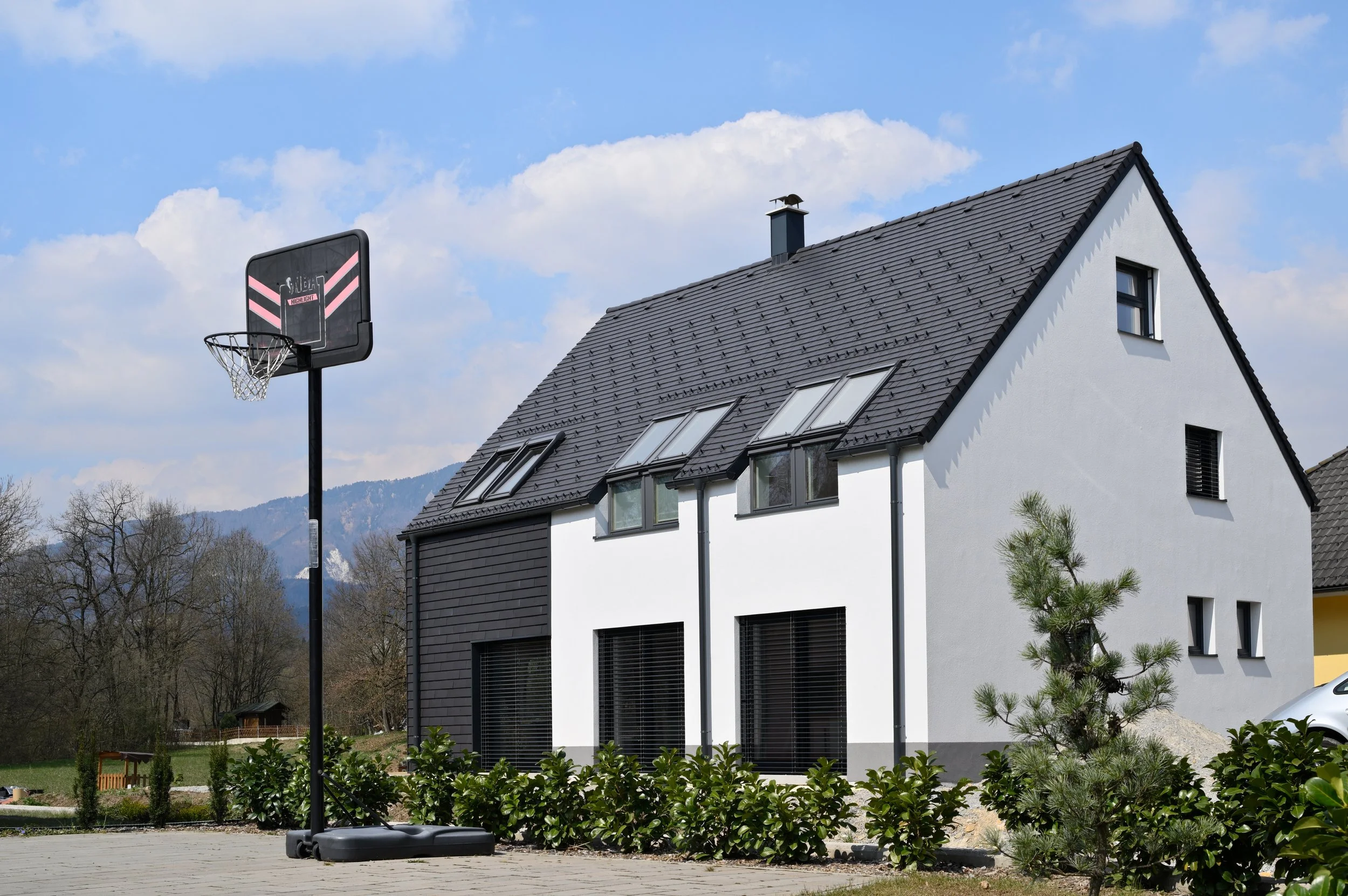 SUSTAINABLE AND ENVIRONMENTALLY FRIENDLY CONSTRUCTION THAT REFLECTS THE FOUR PRINCIPLES IN A HARMONIOUS WAY: ENERGY, ECONOMY, ECOLOGY, AND EMOTION