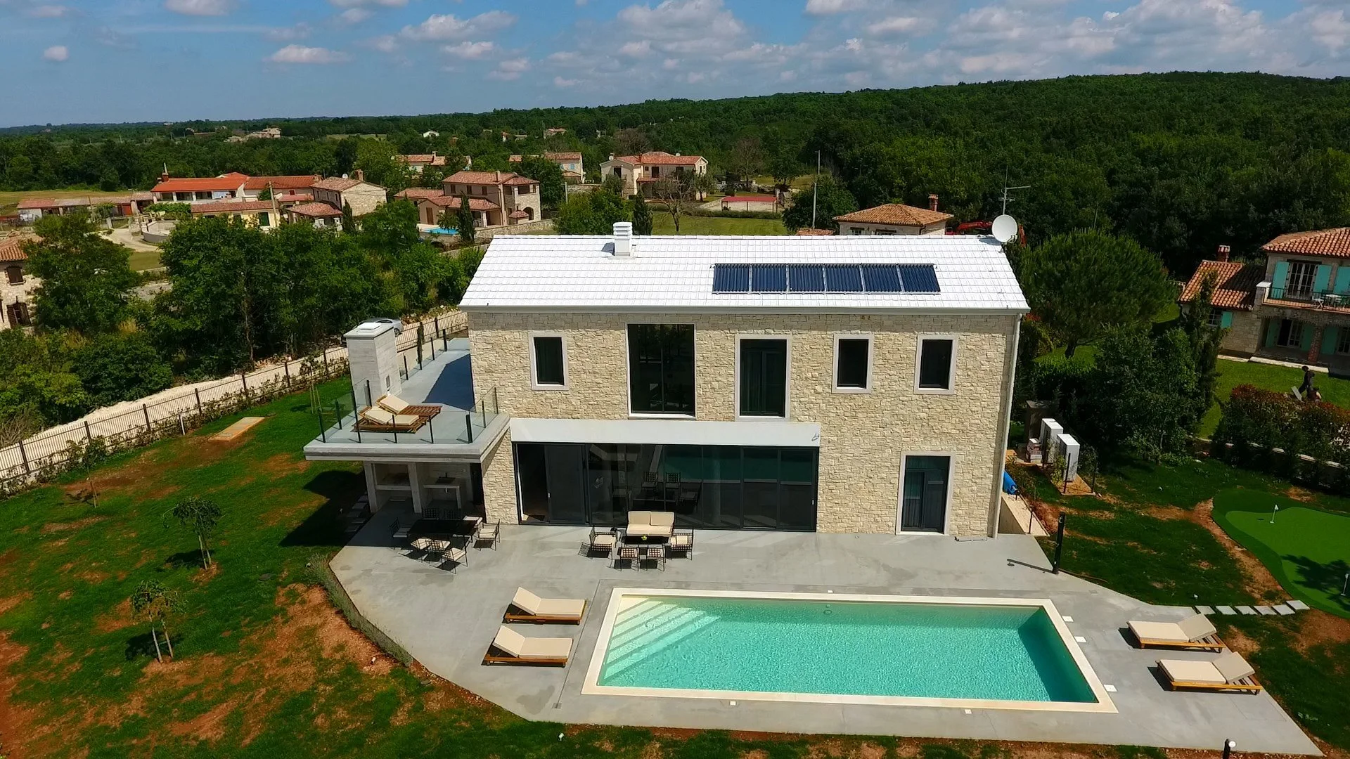  ©  www.valensresidence.com  