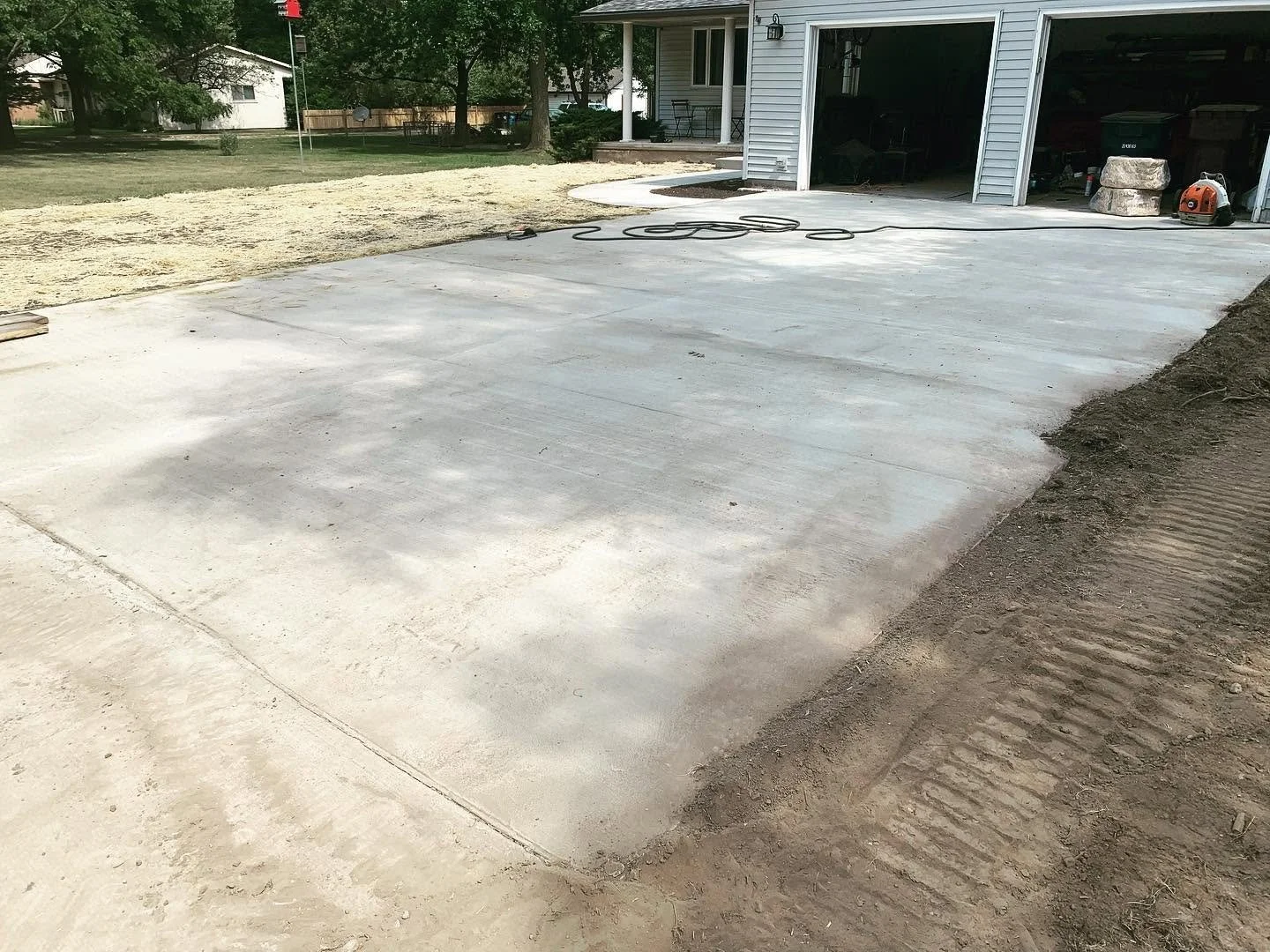 concrete-driveway-house-2.jpg