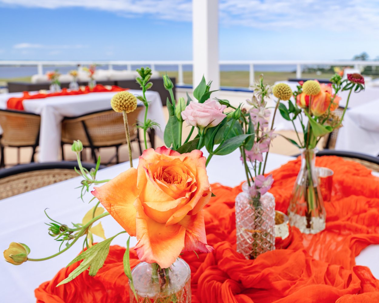 Wedding photography at Morehead County Club in Morehead City, North Carolina. Bluefin Artistry Wedding Photographer in Eastern North Carolina.