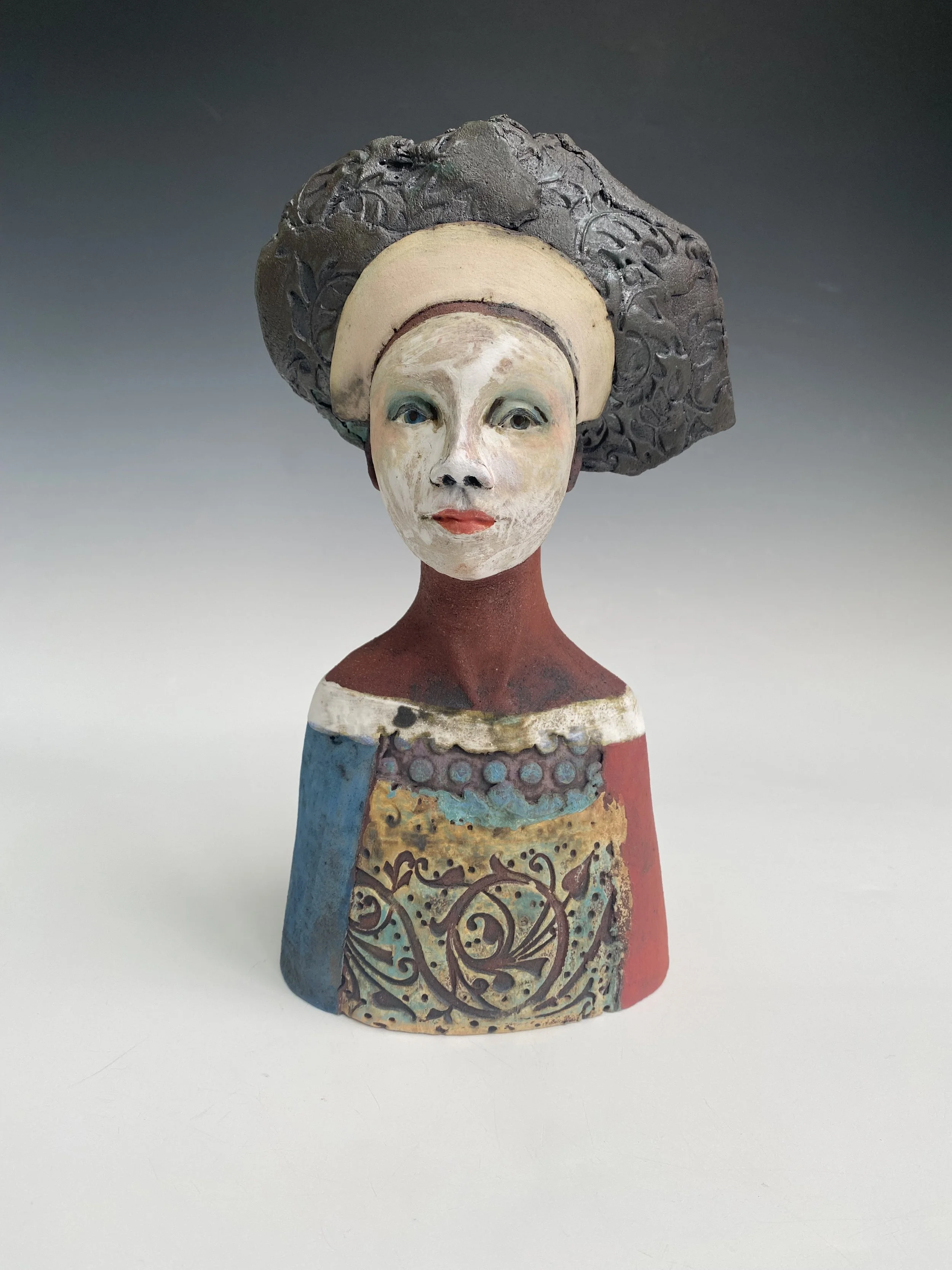Medium bust dark hat/ red clay - Height 23cm