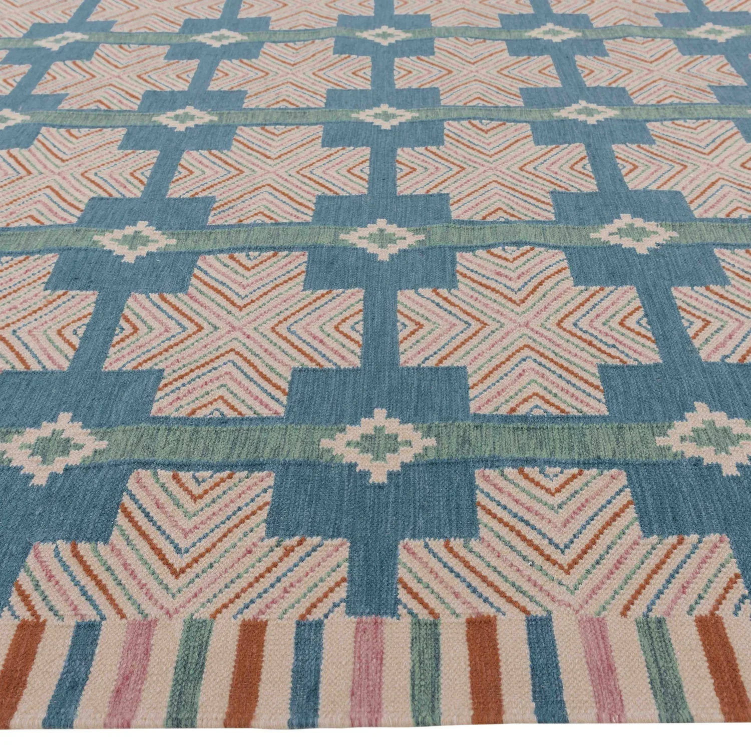 HIKIRA+RUG+FW,+EMILIA+detail+4+_+A+RUM+FELLOW.webp