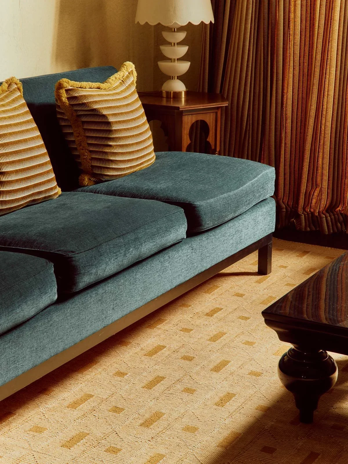 WEFT+RUG+FW,+AMBER+-+A+RUM+FELLOW+-+Interior+Emma+Stevens+-++photo+Milo+Hutchings.webp