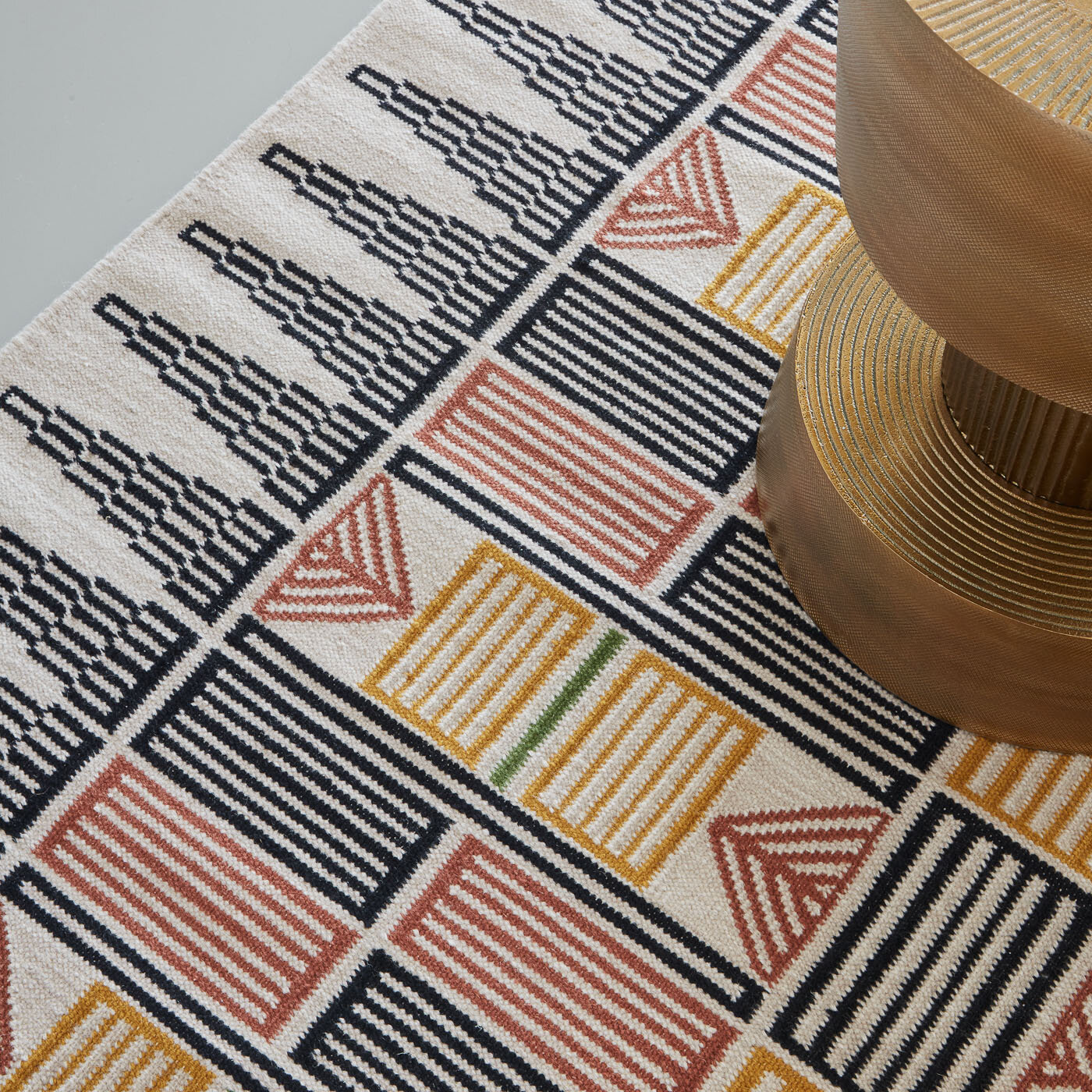 YUVARI RUG – UMBRE