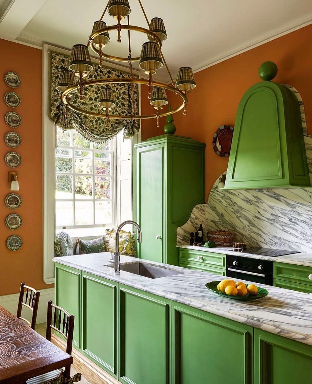 #KitchenInspo today is this dreamy orange and green kitchen from Martin Brudnizki&rsquo;s Sussex home 💚🧡

#kitchen #kitchendesign #interiordesign #kitchenrenovation #bespokekitchen #kitcheninspiration #homerenovation #homedesign