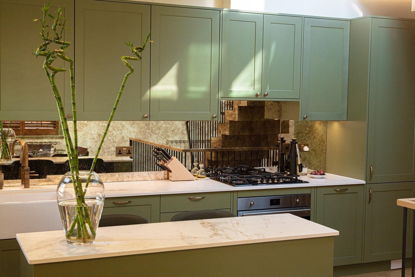Does this Olaf kitchen make you green with envy? 💚

#kitchen #interiordesign #kitchendesign #home #homedecor #homerenovation #kitcheninspo