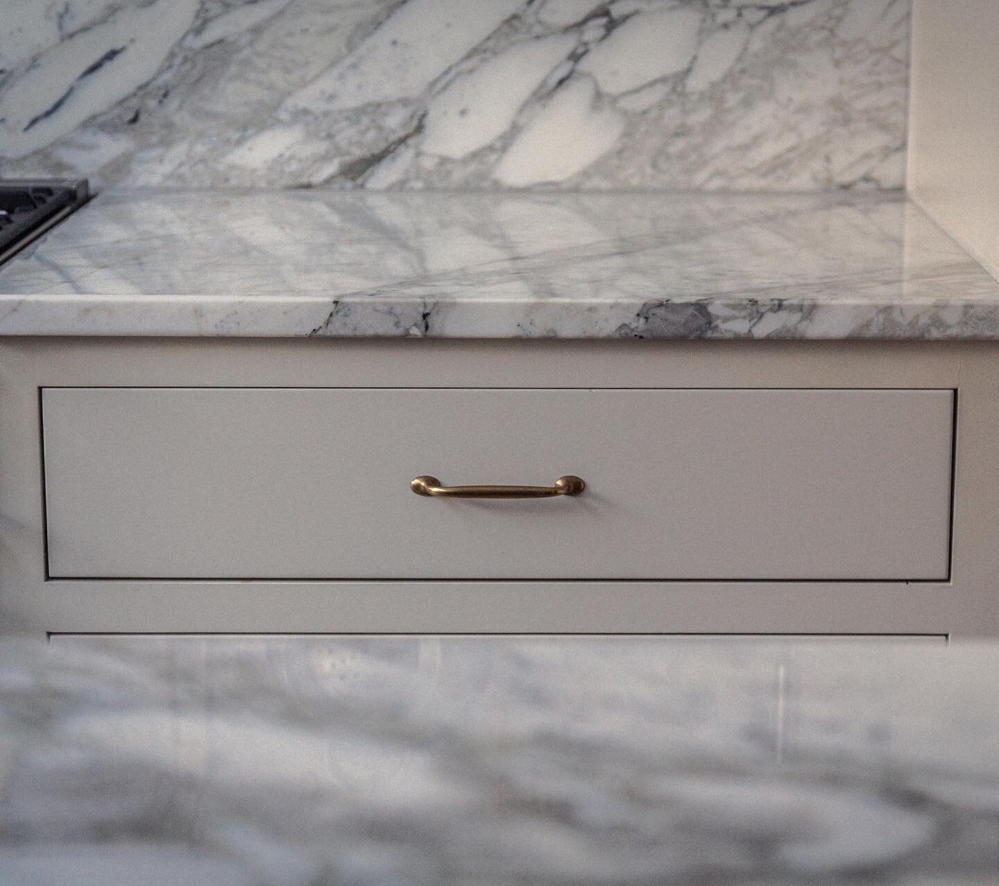 Marble is the best surface in this hot climate as it is naturally cool 🧊

#kitchen #kitchendesign #kitcheninspo #kitchenisland #marble #home #interiordesign