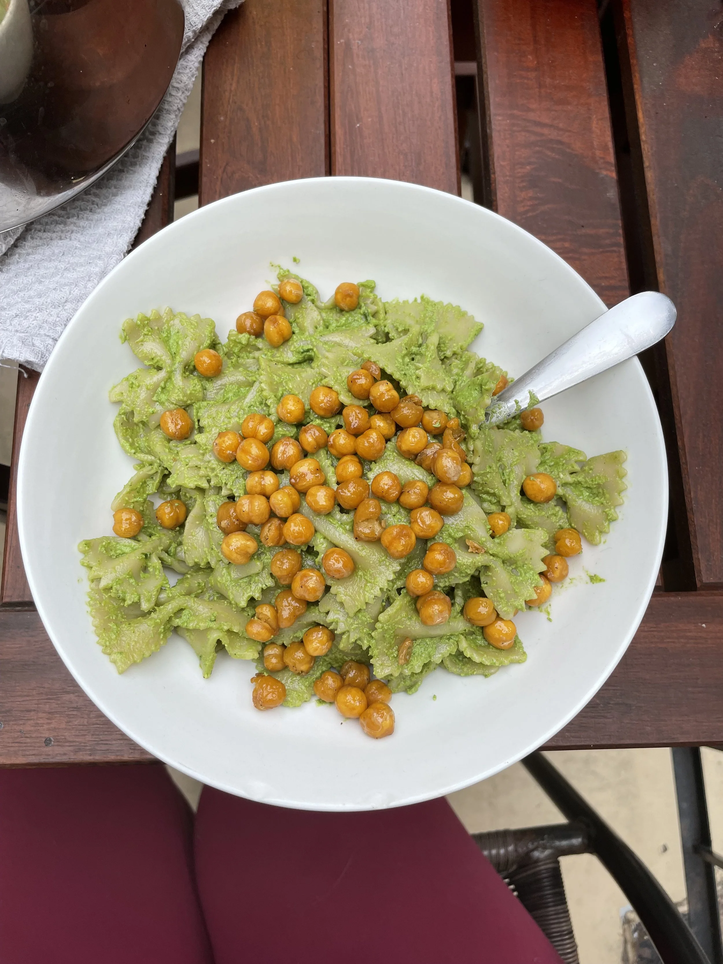 Pasta with homemade pesto and crispy chickpeas