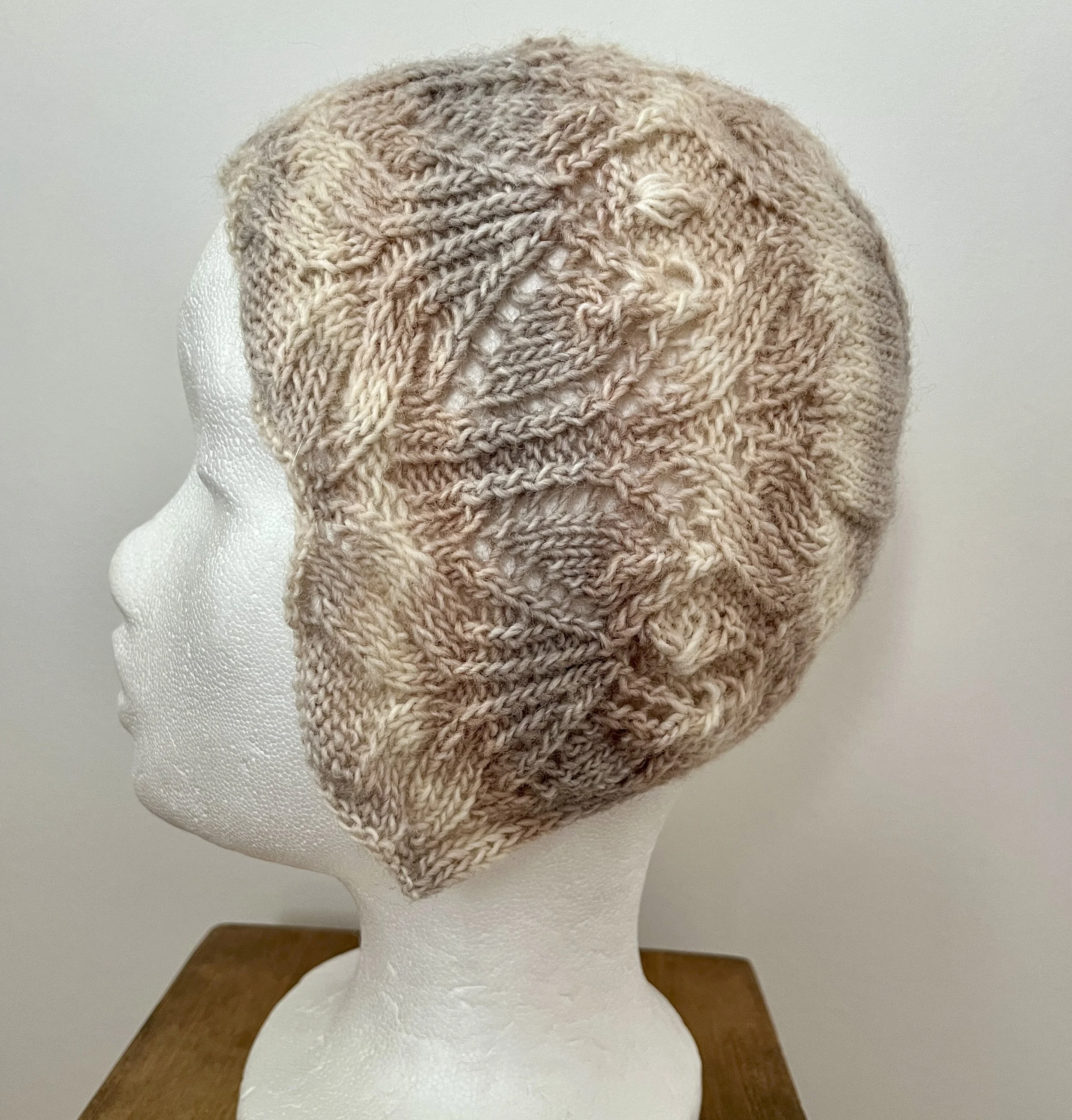 Beige striped geometric bonnet