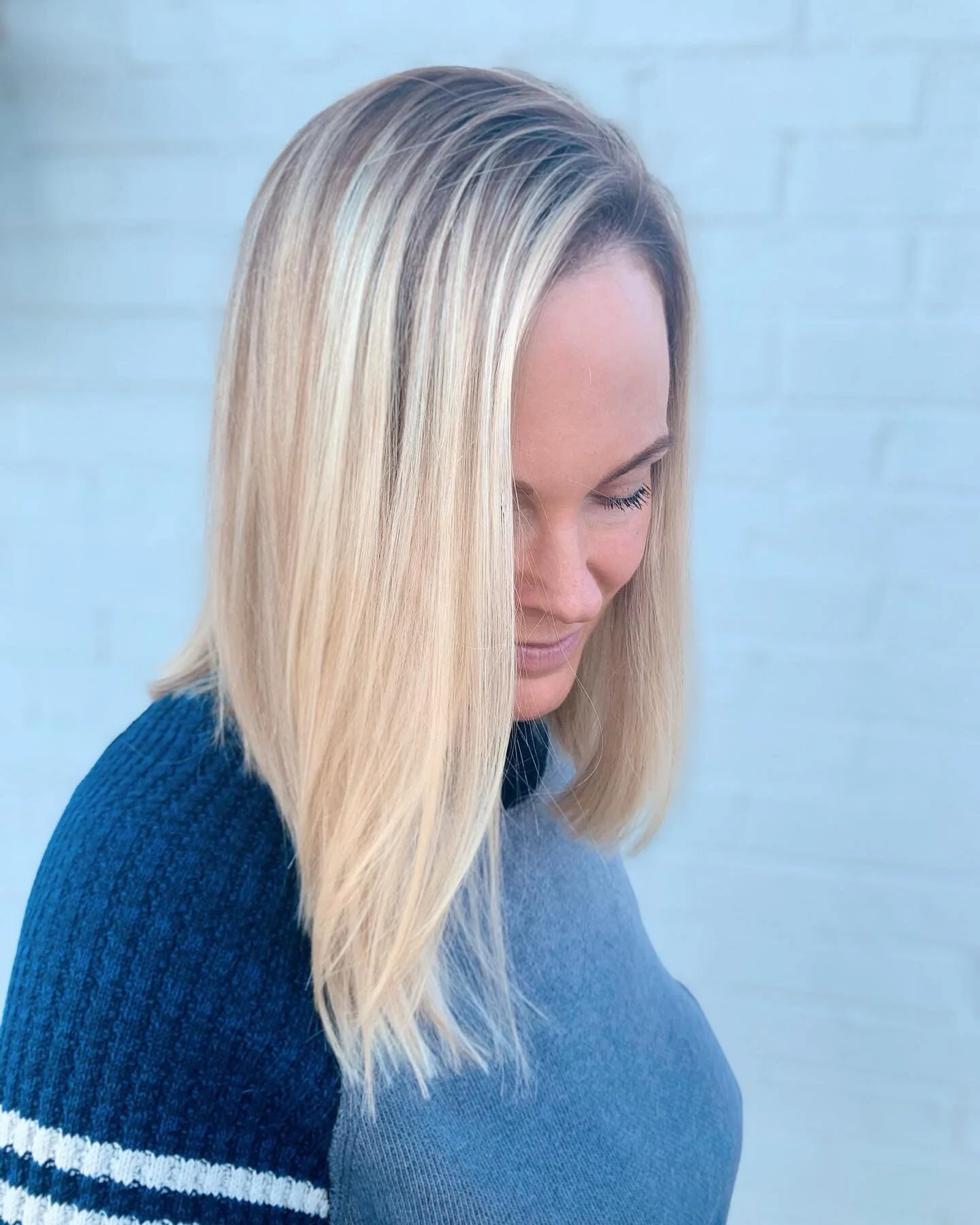 love seeing the smiles on your faces at the end of the appt 🤗

&bull;
&bull;
#hairextensions #hairsalon #novasalons #northernva #northernvasalons #bestofloudoun #loudouncounty #hairstylist #leesburgva #hairtips #dryshampoo #haircare #brunettebalayag