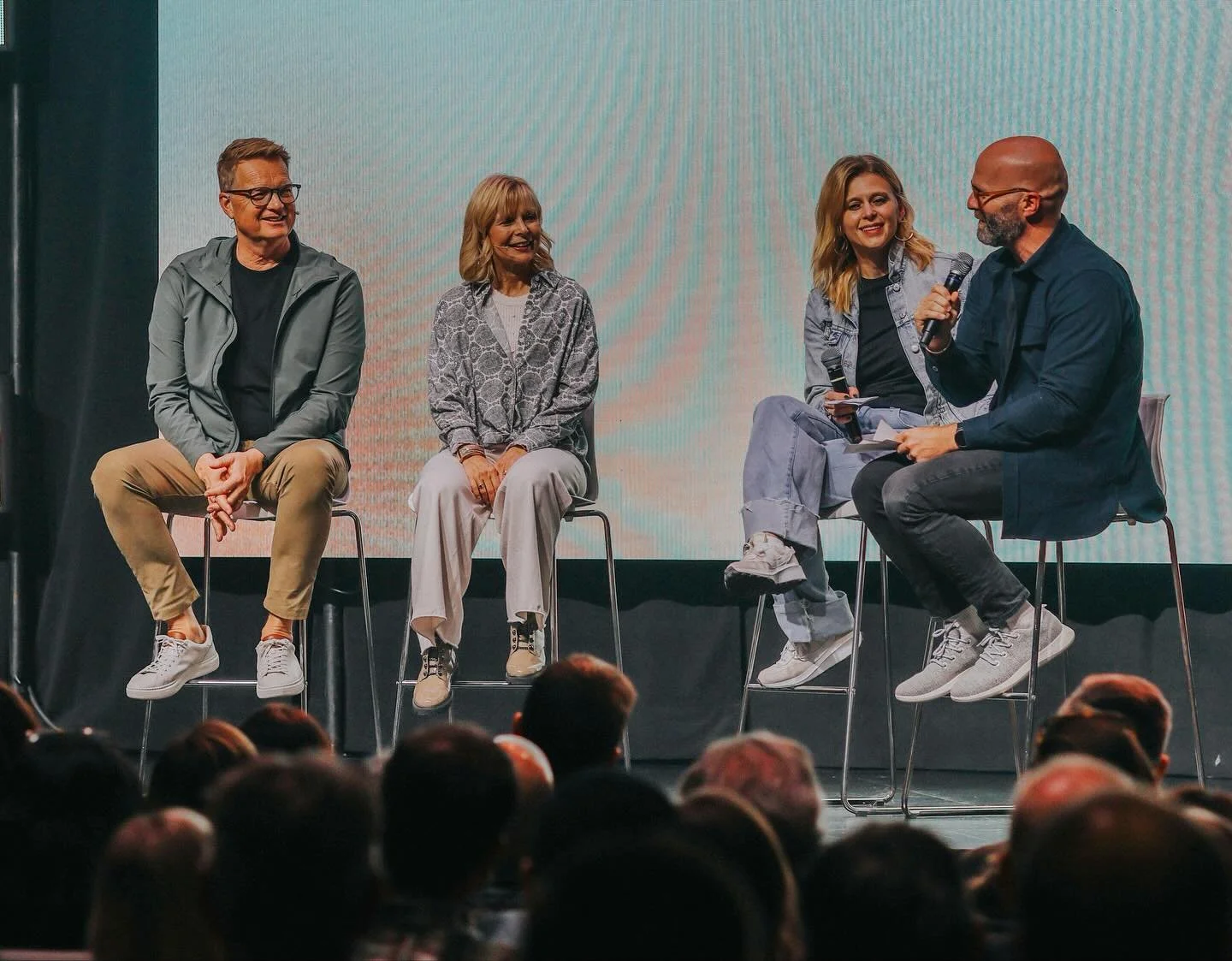 “The closer you get to them, the more you respect them!” This saying would most definitely be true of @careynieuwhof & @toninieuwhof! 
This weekend they served our people the entire weekend. Hundreds of couples on Saturday. A group o