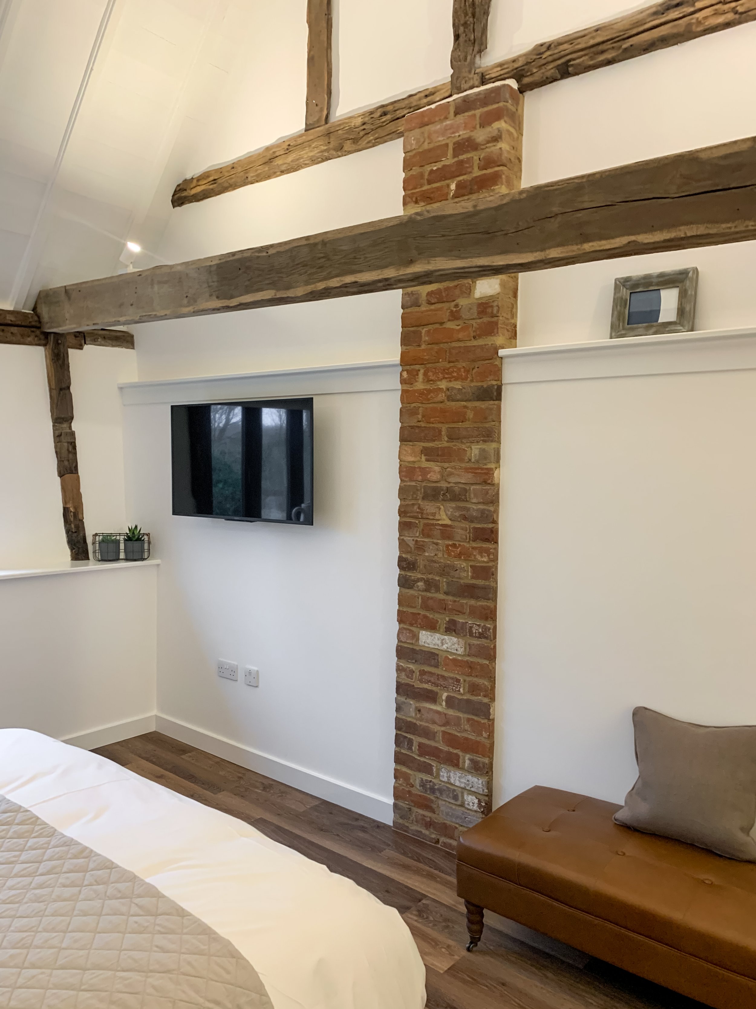  Bedroom with tv in Westerham - Suite 2 