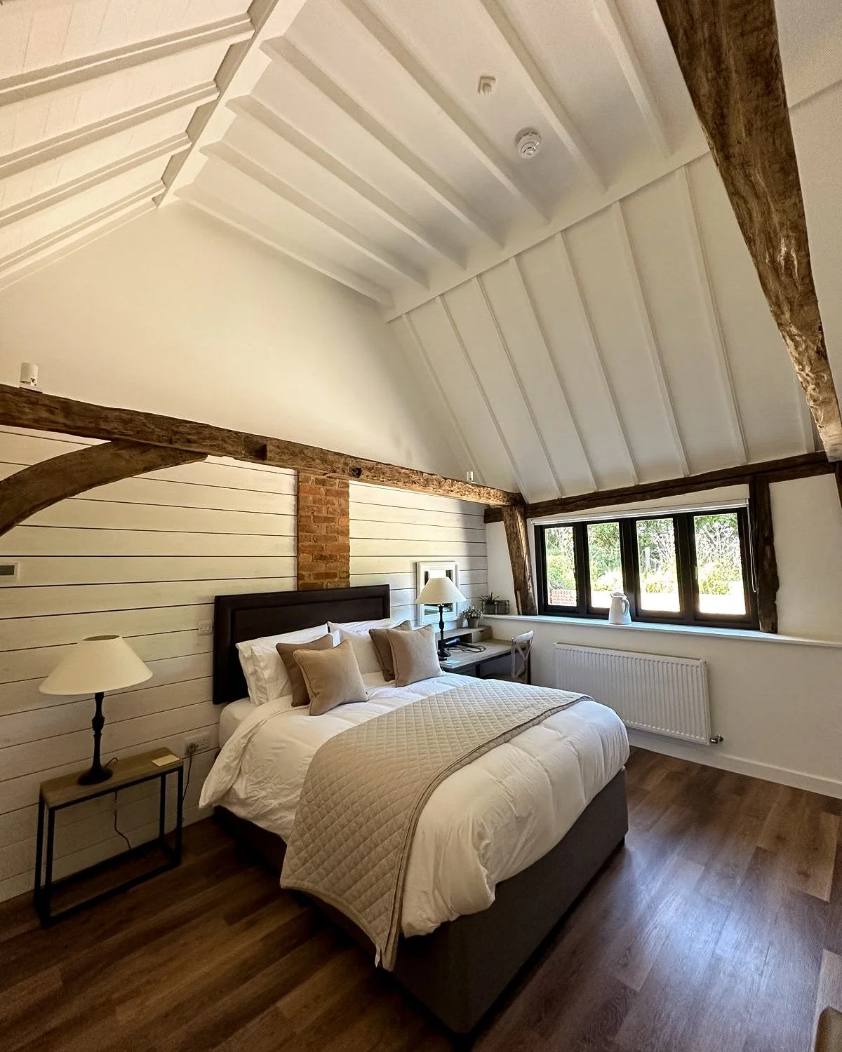 Embrace the tranquil beauty of autumn this season. 🍂

At the Westerham Suite in @elveyfarmkent, find a sanctuary designed for serenity. Picture yourself in a spacious bedroom with vaulted ceilings, sinking into the comfort of a king-size bed adorned