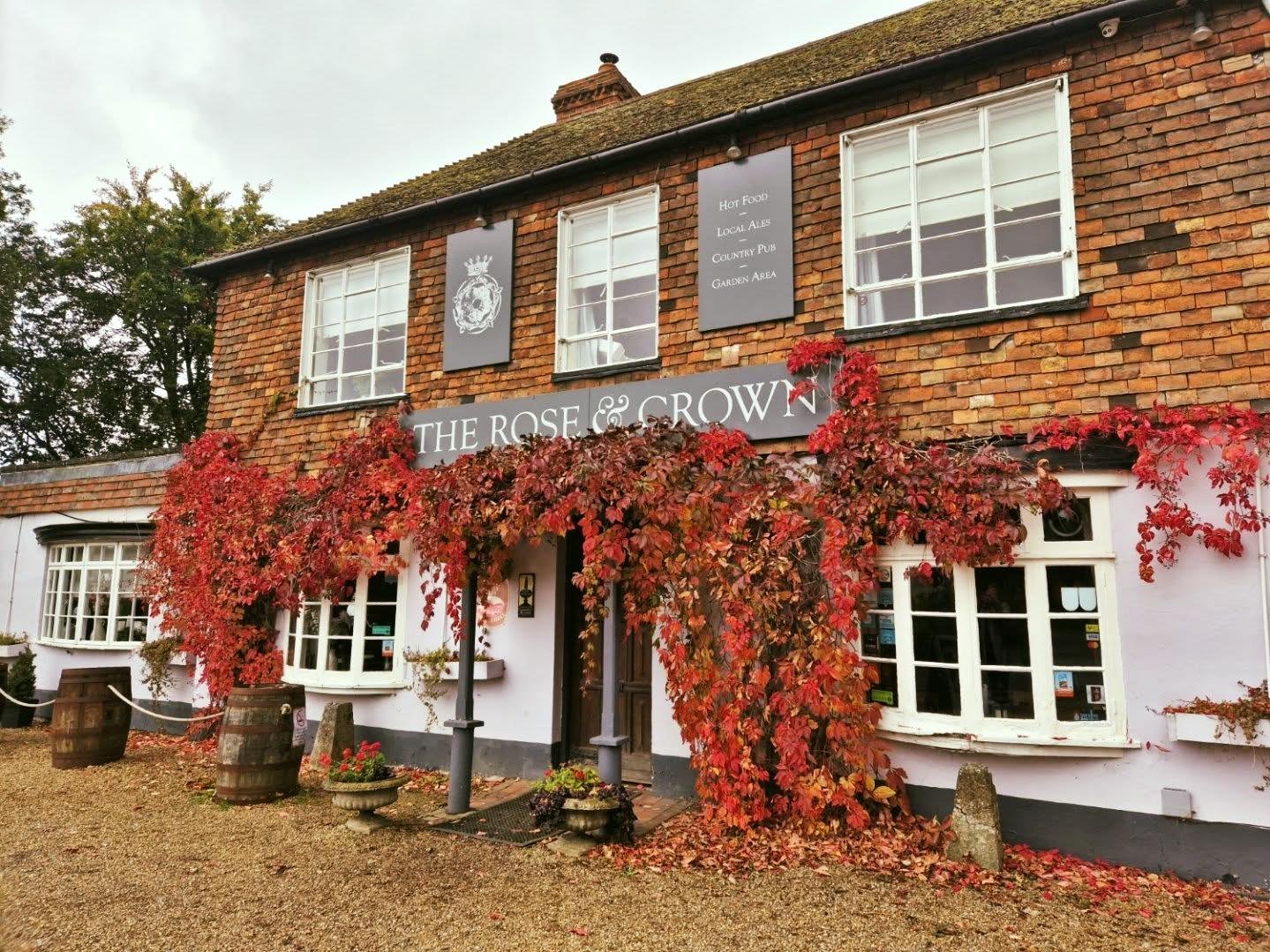 Our amazing local pub is looking wonderful, don't you think?! 🍻🌳🥂

We are truly fortunate to have this pub at the end of our lane, just a 5 to 10 minute walk to their warm and welcoming country establishment.

&quot;The Rose &amp; Crown is located