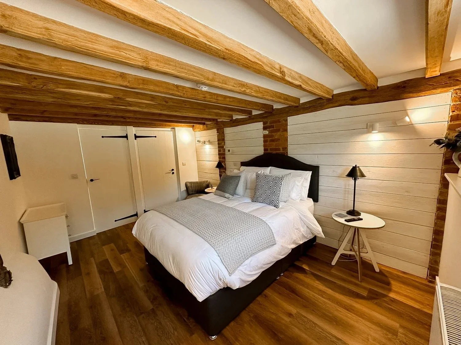 A hidden gem in the countryside

"★★★★★ 

We stayed at Elvey Farm a while ago now but had a lovely time. I had actually stayed there previously (before Sonja and Nick owned it) and knew the location was great but the transformation the property 