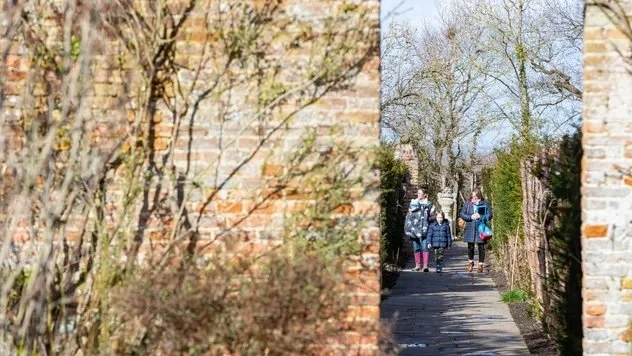 Discover the magic of the local walks near Elvey Farm. While Sissinghurst is not right on our doorstep, it is just a short drive away and absolutely enchanting! 🙌✨ 

After exploring Sissinghurst's garden, take this circular walk to experience highli