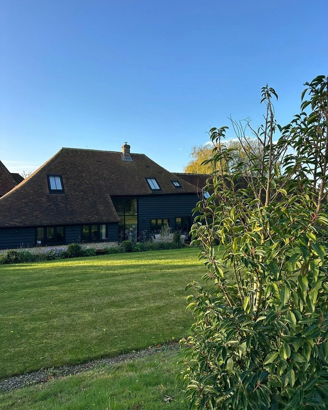 "Stunning Property...

Just arrived home from Elvey Farm in The Village of Pluckley, beautiful place to stay, Secluded and Quiet, perfect for that get away from it all in the Country Feeling. 

Rooms very clean and immaculate, some nice bits of 