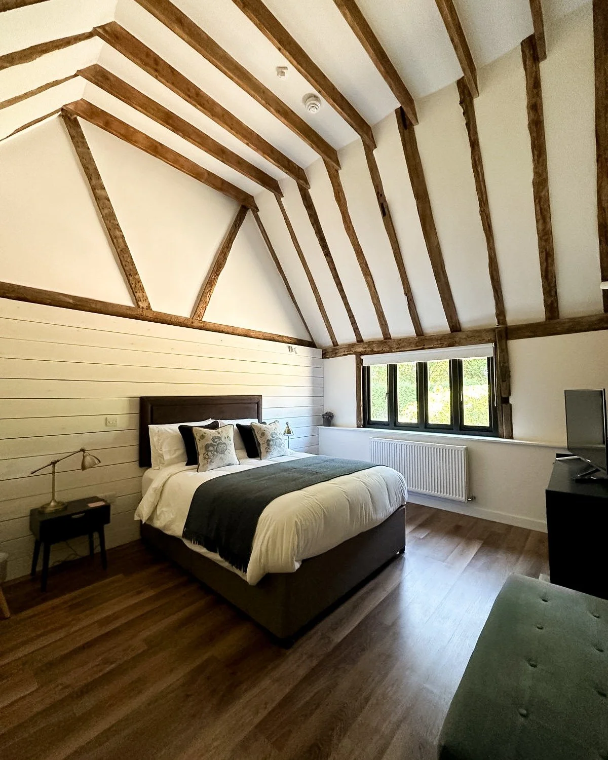 Experience luxury in our Faversham suite
 
Inside double aspect views and a stunning vaulted ceiling enhance your stay. 🌅 Enjoy 350 sq ft of comfort for only &pound;160 per night, including an in-suite continental breakfast. 

Planning a longer geta