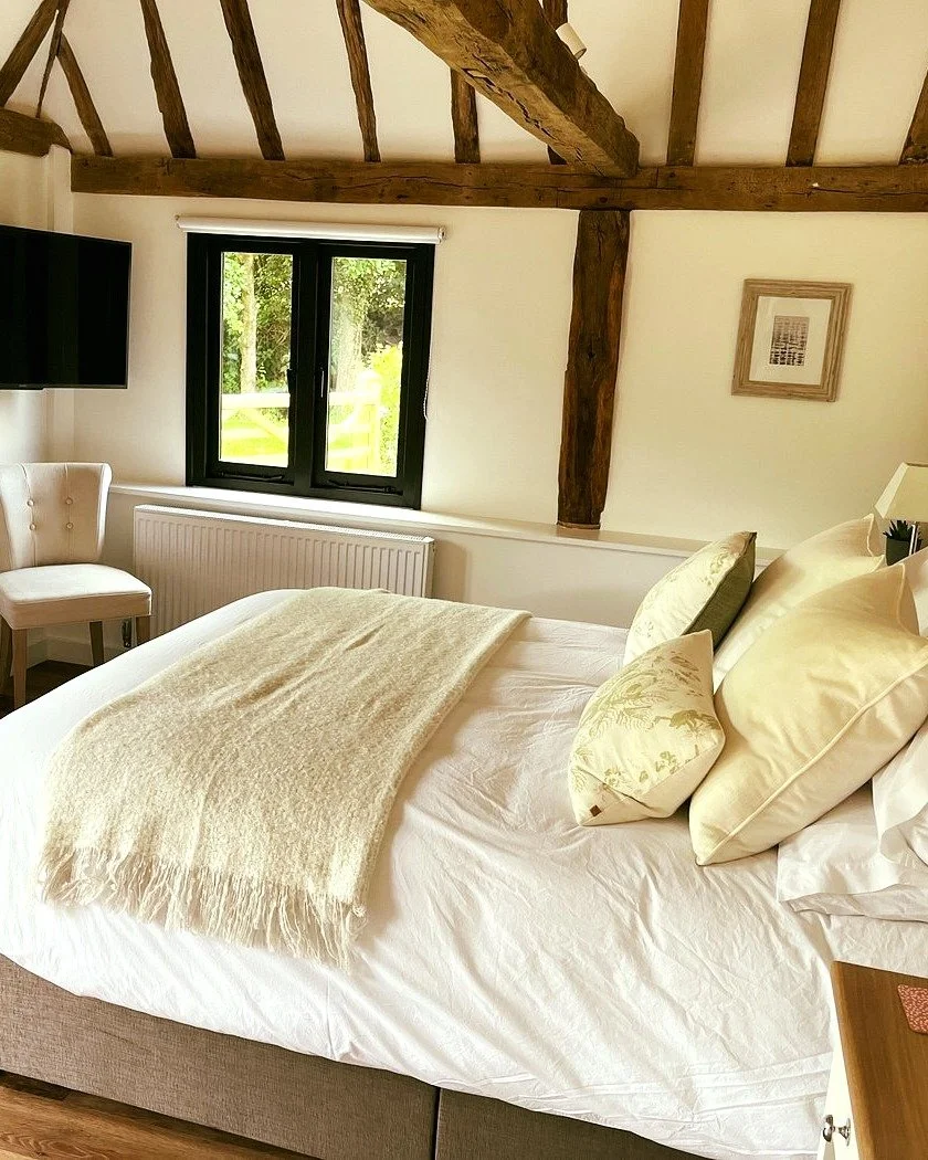 ✨ Imagine waking up here&hellip;

Soft morning light filtering through the windows, the countryside just beginning to stir, and nothing on the agenda except slowing down 🌿

Wrap yourself in a warm blanket, enjoy a quiet coffee as the views stretch o