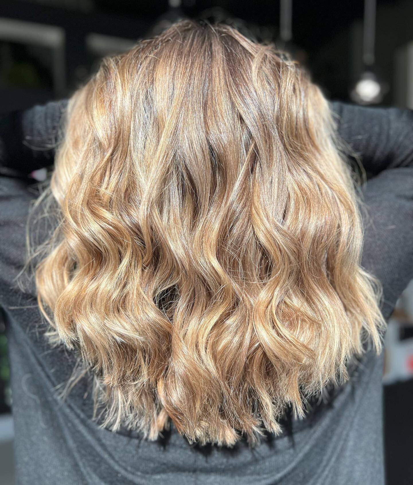 C H A I &bull; @hairbykatrina.lynn 

#yyj #yyjbusiness #yyjhaircolour #styled #westshorehair #wellahair #wella