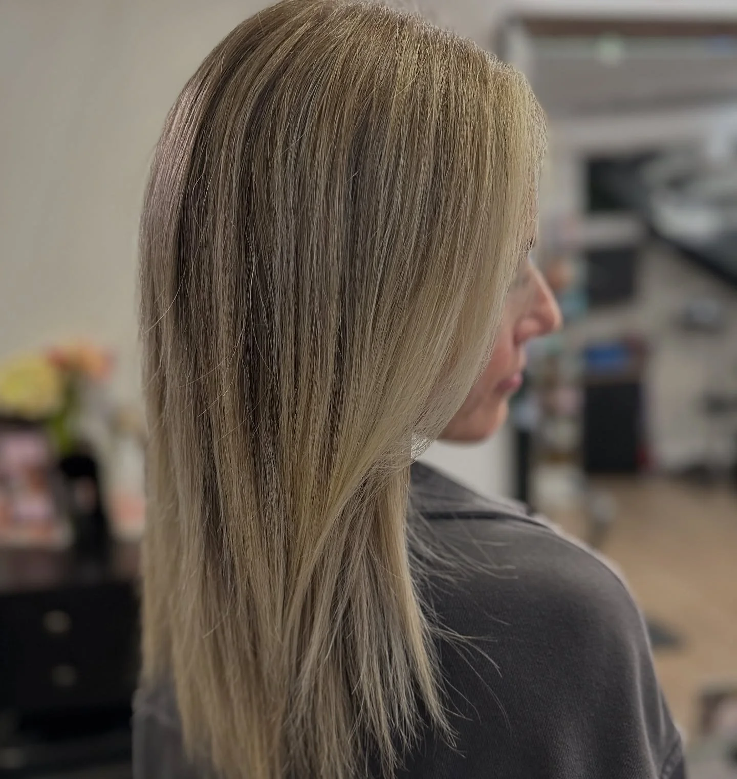 Butternut 🌰 and all the fall blonde inspiration 🍂🍁
The perfect blend for seamless grow out and dimension✨
#westshoresalon #yyj #yyjsalon #yyjhair #babylightsandbalayage #tipout #blonde