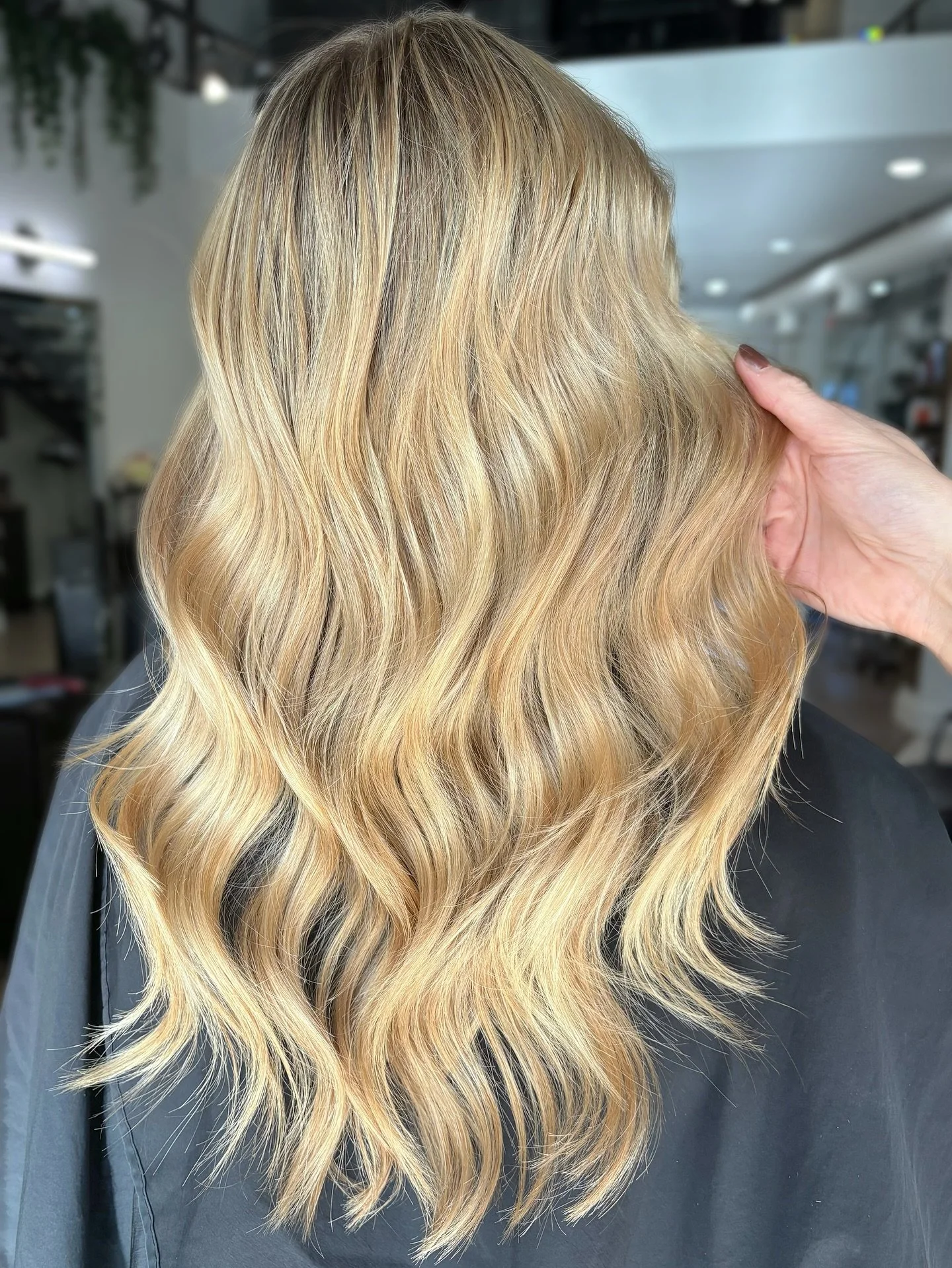 Golden hour, but make it hair ☀️✨ Soft dimension and seamless blend for that natural sun-kissed vibe.&rdquo;