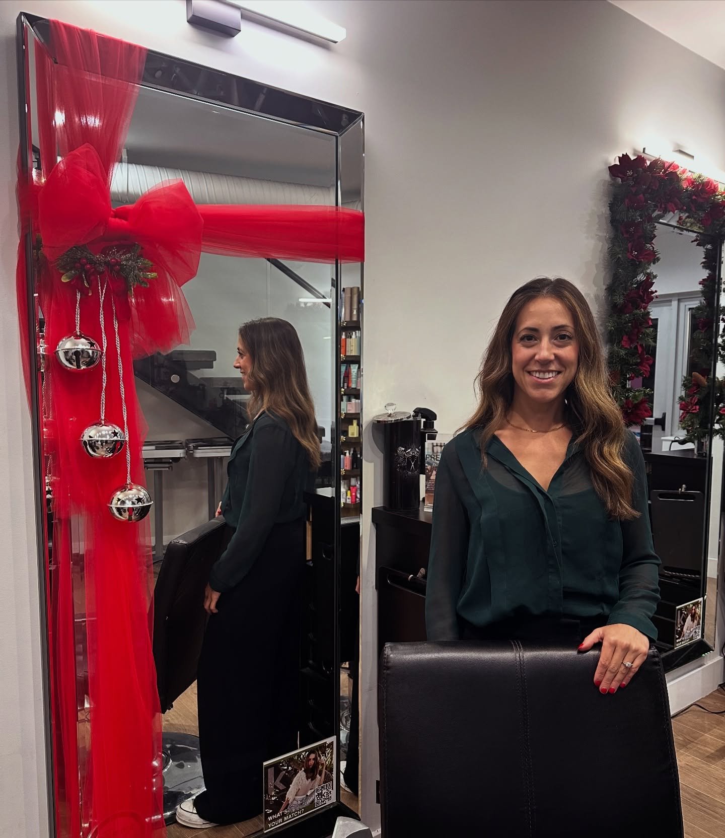 ✨ 15 years in the salon ✨
🎄 Second annual holiday mirror d&eacute;cor 🎄
Thoughtfully styled. Festively inspired.
Cast your vote  and celebrate the season with us.  Check out our &ldquo;story&rdquo; to vote!