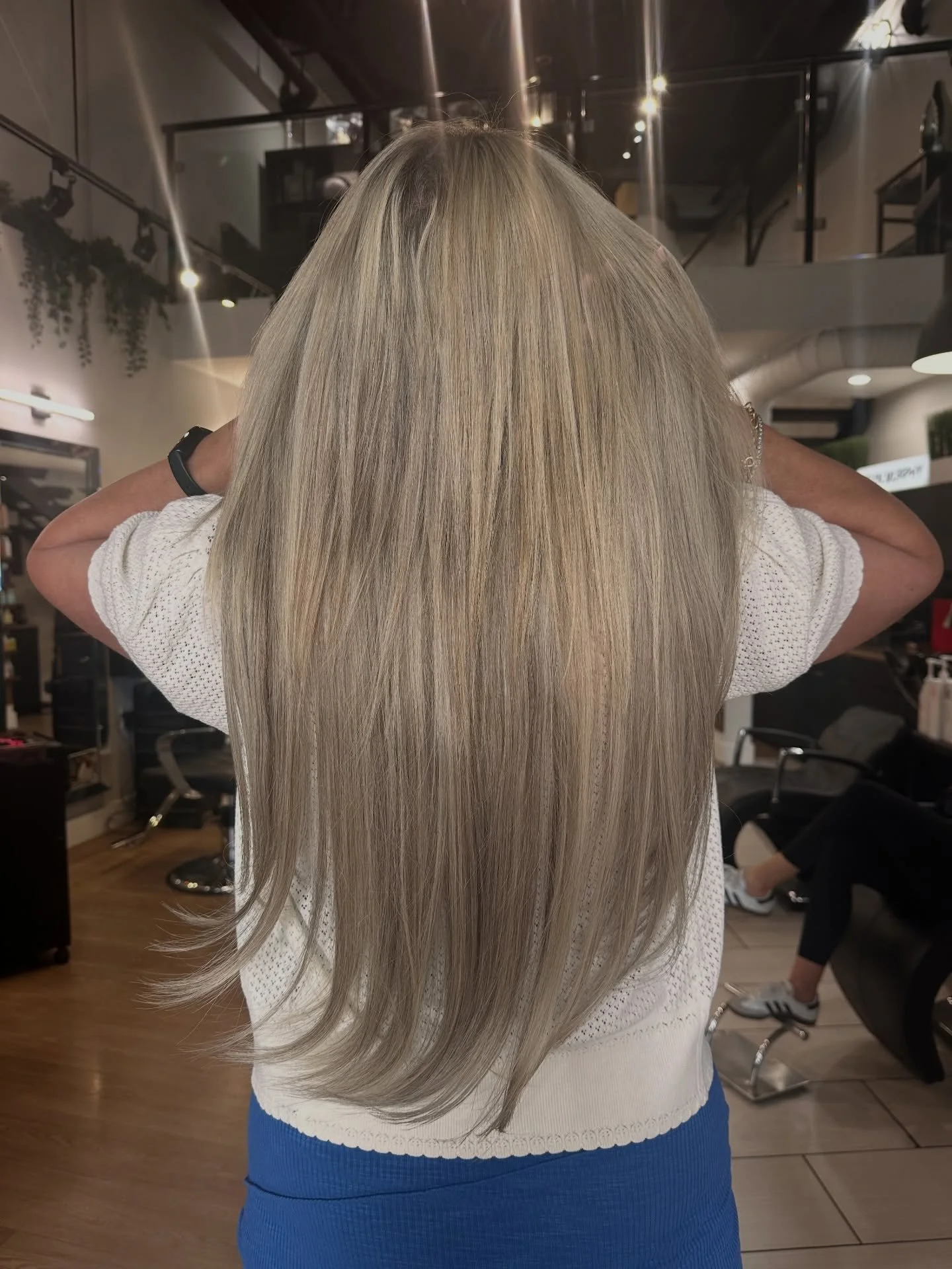 L I F E  W I T H  22&rdquo;- A L W A Y S  B E T T E R 

Bellami 22&rdquo; sew in weft.