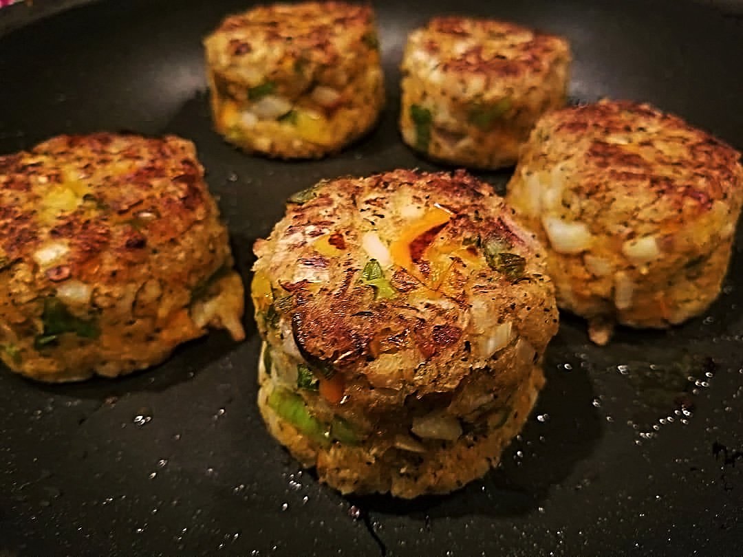 Chef-ALH-Meal-Prep-Crab-Cakes.jpg