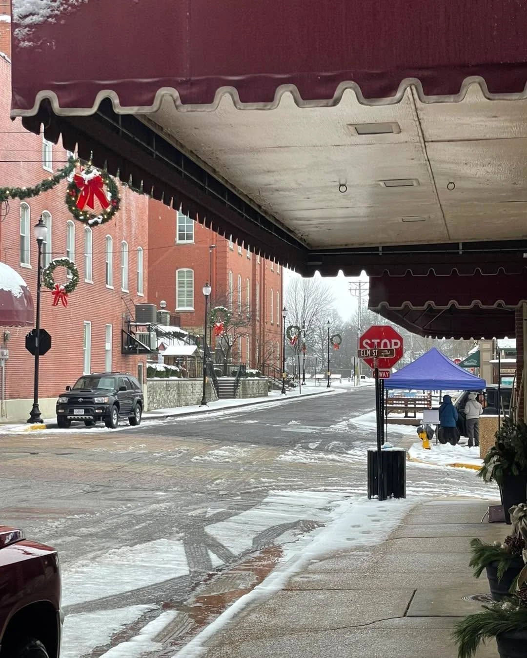 🎄Good morning!🎄

What a wonderful surprise we had this morning. ⛄️ We just wanted to let you know that the roads downtown have been cleared and everything else is melting fast. Before you head to the shops today, swing by this blue tent to receive 