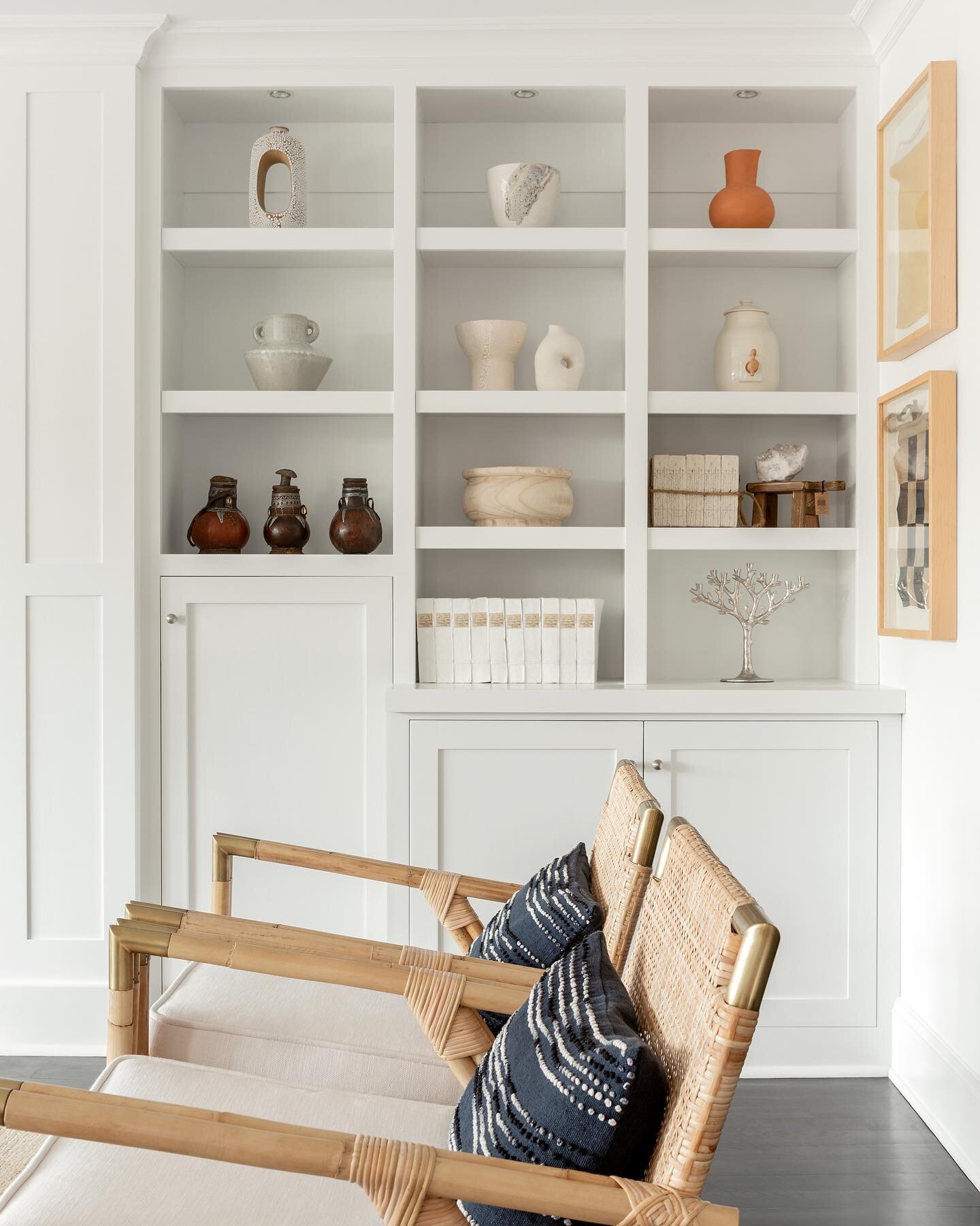 The best kind of bookcase.

📷 @alubow 

#interiordesign #interiors #bookcase #display #displaycabinet #shelfstyling #shelving