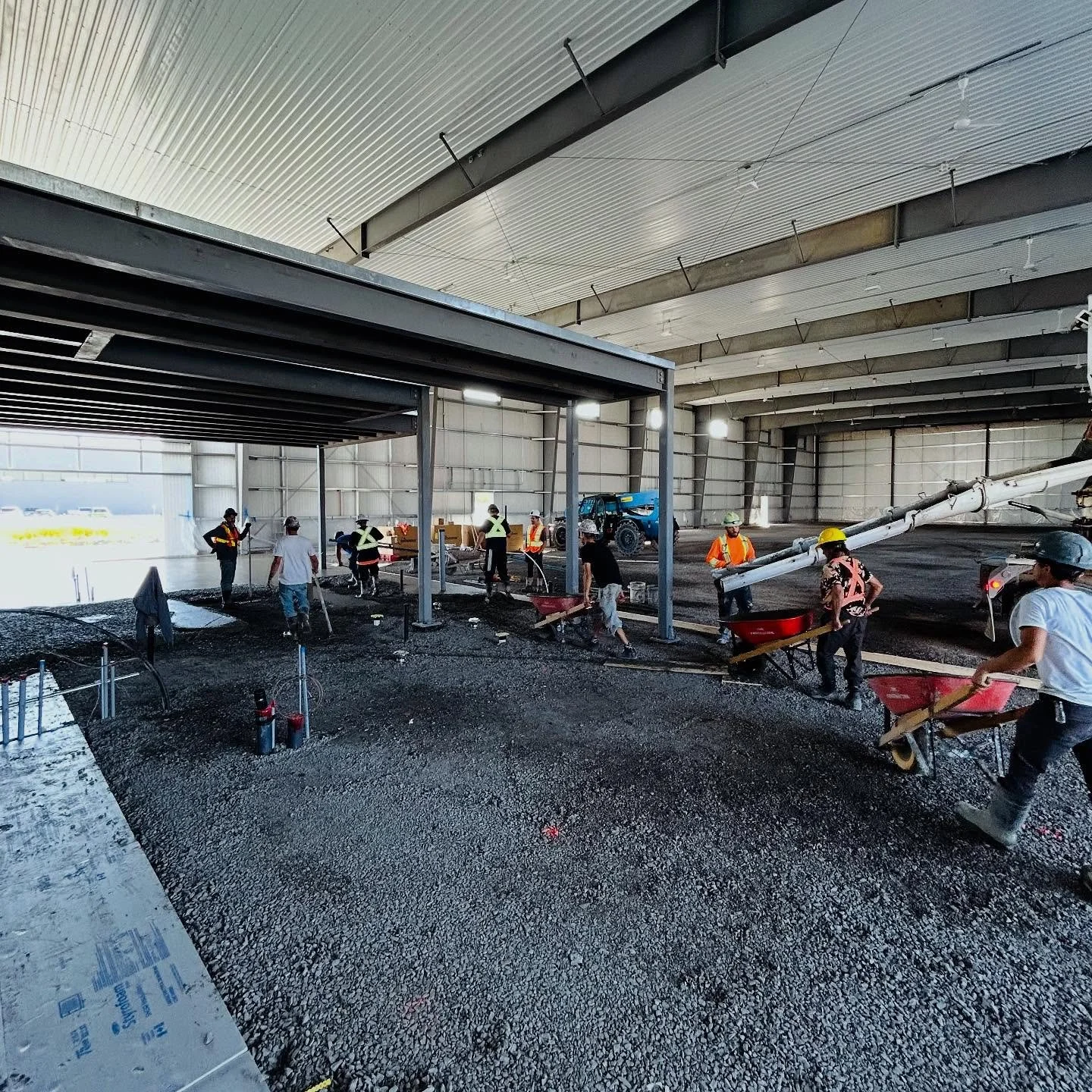 New warehouse. 1st of 7 pour with friends @ss_stamped_concrete_ltd

 #ottawa #ottawaconcrete #ottawaconstruction