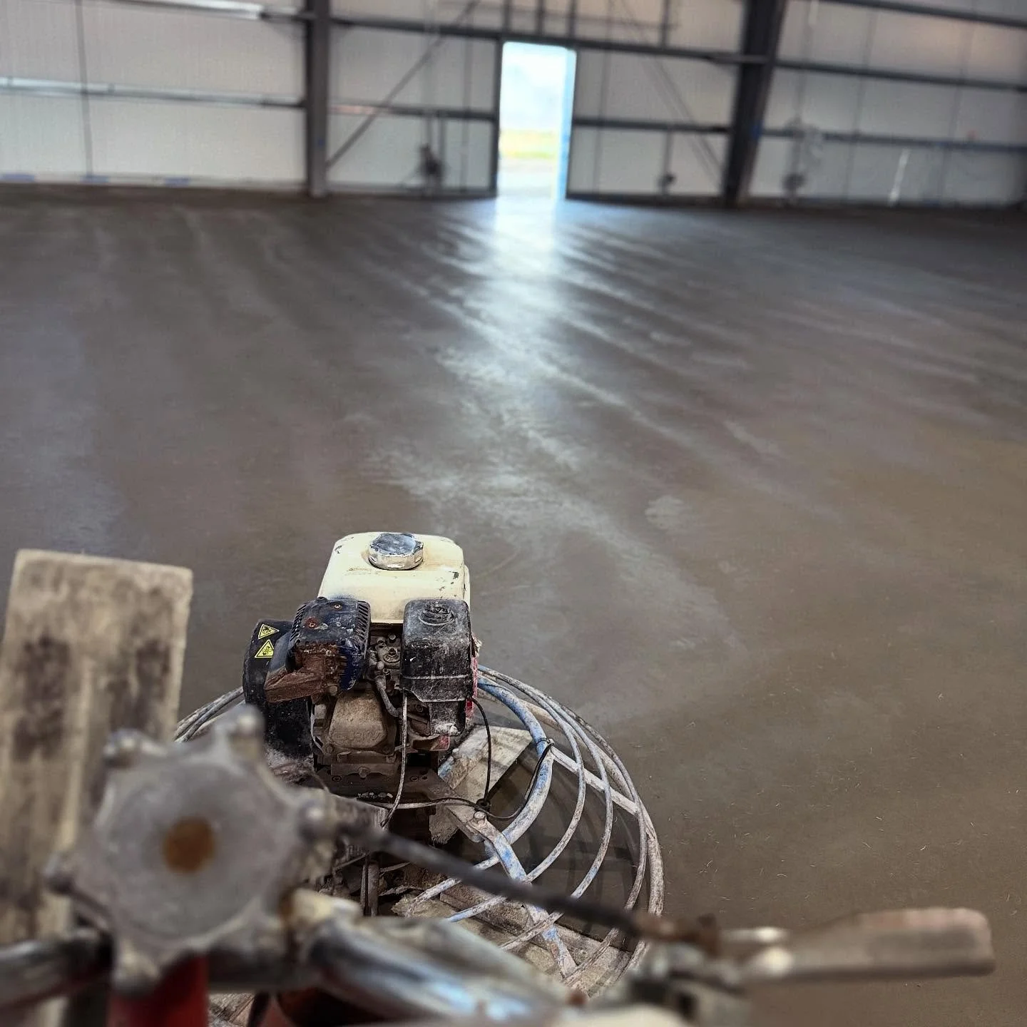 Behind the power trowel @ 5000 sqft 

#ottawaconstruction #ontarioconstruction #ottawaconcrete