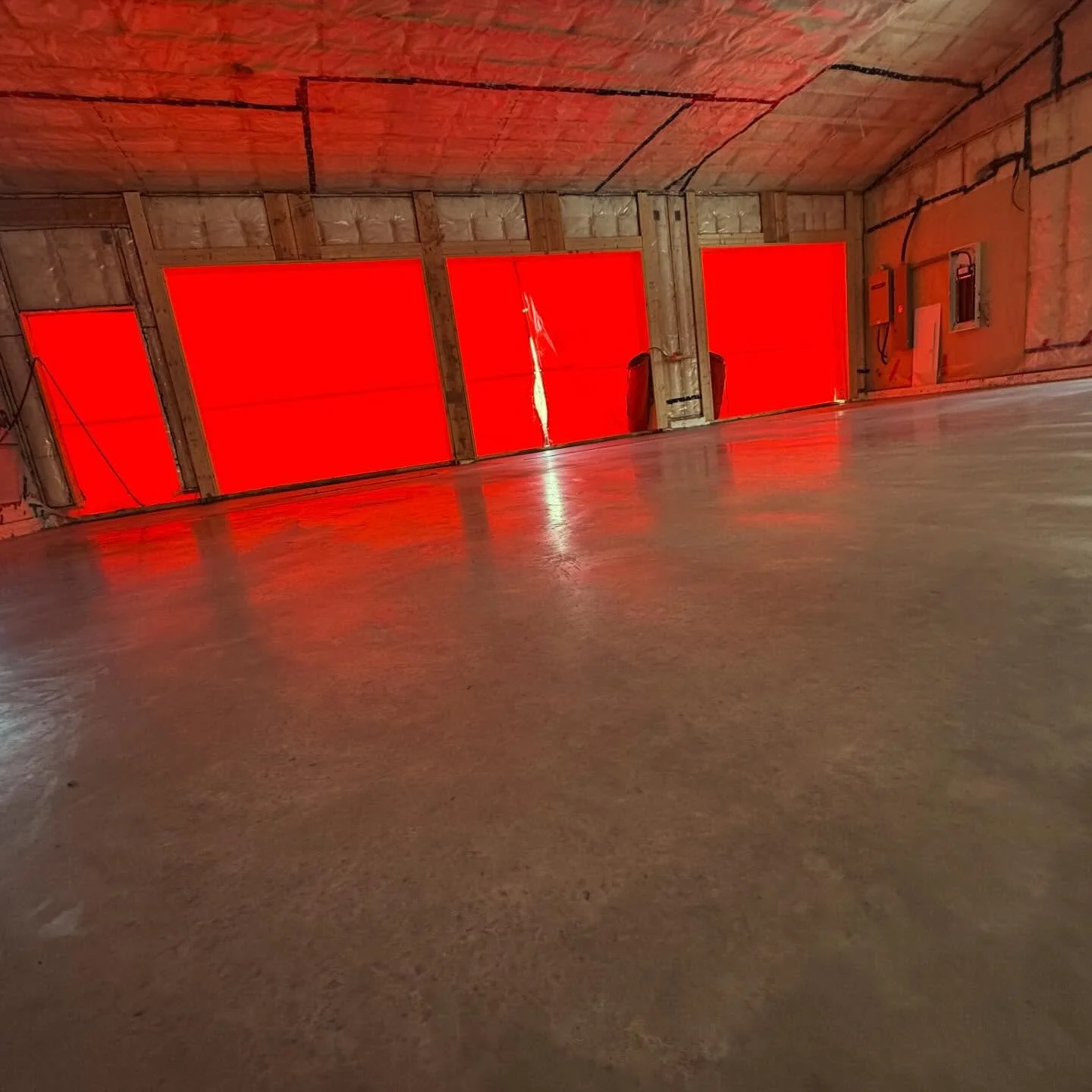 1500 sqft polished garage with integrated sealer #ottawa #ottawaconstruction ❄️