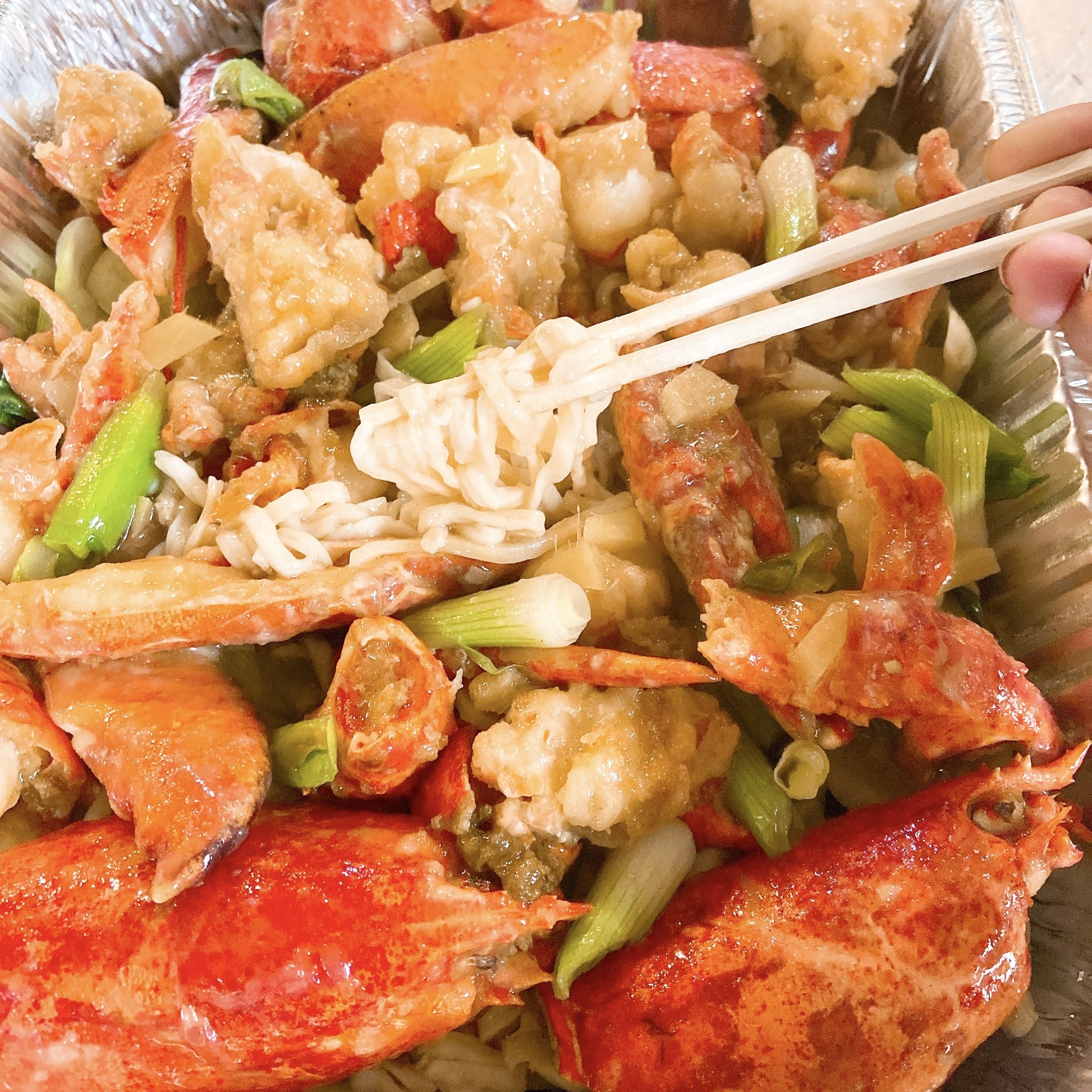 Live Lobster with Seafood Noodle