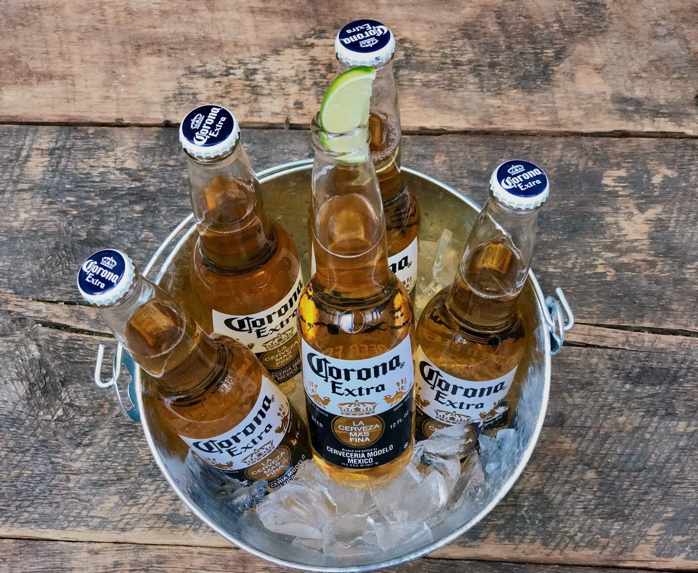Happy Cinco de Mayo! $4 Corona and Modelo all day + $16 Steak Fajitas with Mexican Rice and Refried Beans + $6 Termana Blanco shots, and $10 Maker's Mark Mint Juleps. Cheers to Sunday Funday! 
.
.
.
.
.
(pic: TLM) #chicagofoodanddrink #chicagofoodaut