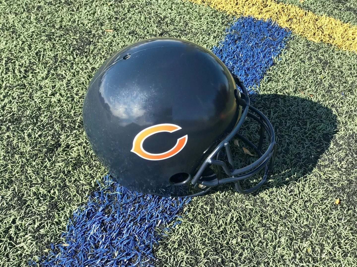 Bears Viewing Party! The Monsters of the Midway take on the Commanders at 7:15 p.m. - we will be watching with sound. $12 Miller Lite/Coors Lights pitchers + our daily deals + game day specials! Bear Down! 

📷TLM