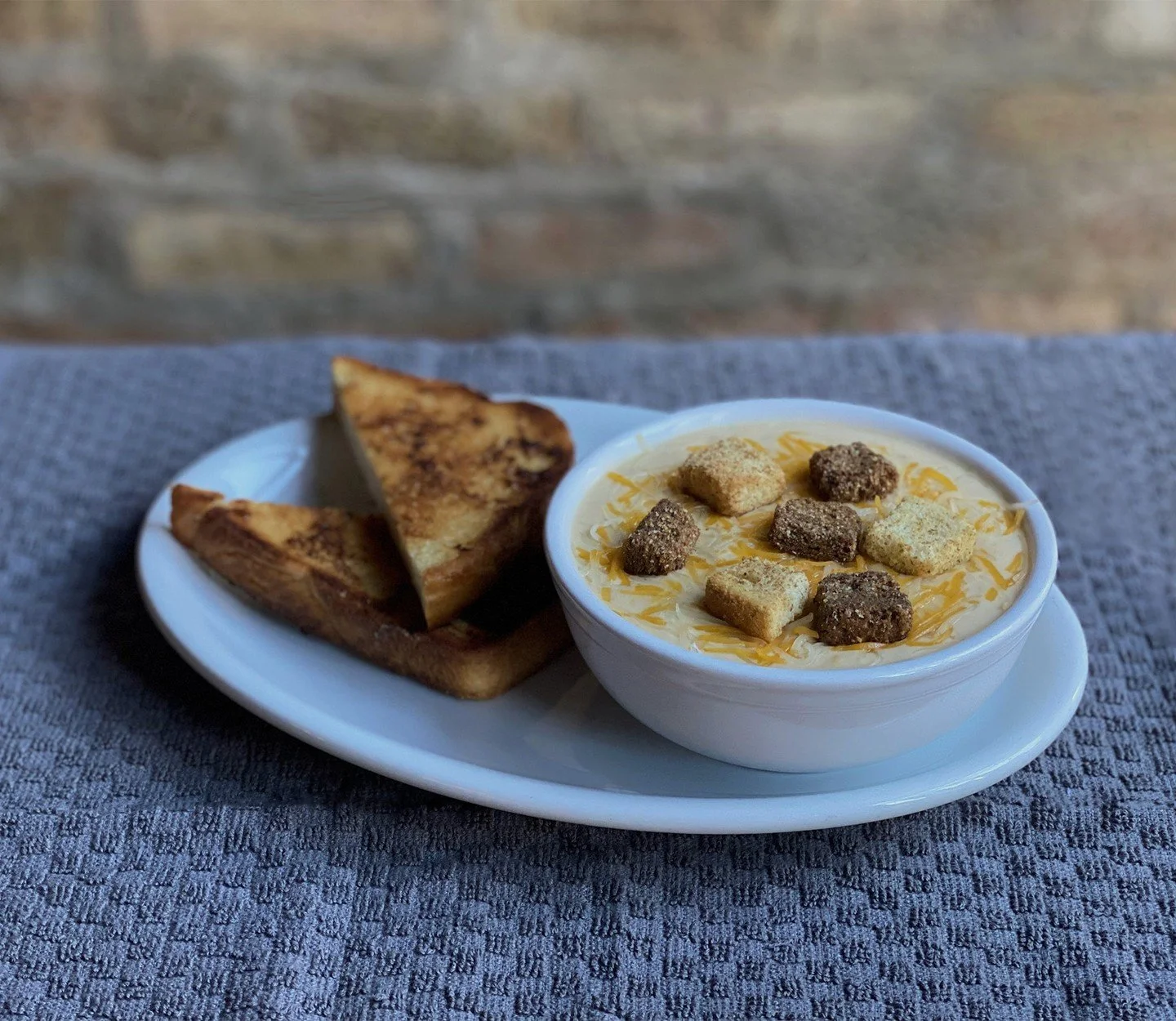 Our rotating seasonal soups are back! Featured now: Broccoli Cheese garnished with cheddar jack and garlic cheese croutons. Served with griddled garlic bread. Available while supplies last. 

📷TLM