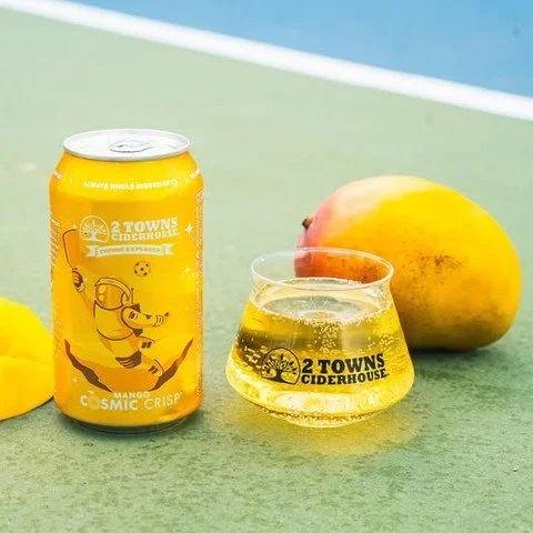 Now on draft: 2 Towns Ciderhouse Mango Cosmic Crisp. Crafted with Cosmic Crisp&reg; apples and Alphonso mangoes, this imperial cider has lush tropical notes, hints of honeyed sweetness and accents of floral apple blossoms. Clocks in at 9% ABV.

📸2 T