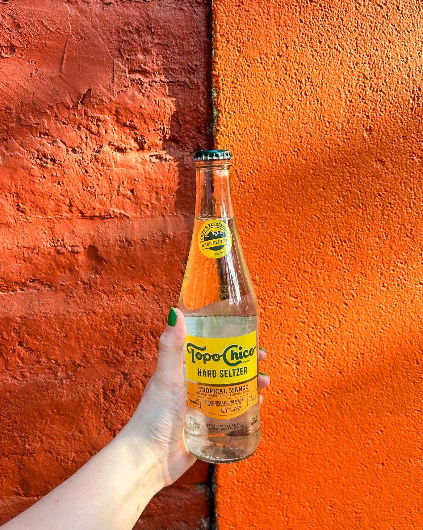 New flavor alert: Topo Chico Tropical Mango Hard Seltzer. Subtle notes of ripe juicy mango with two total carbs and two grams of sugar. Cheers!
.
.
.
.
.
(pic: Topo Chico) #chicagofunauthority #chicagodrinks #chicago #chicagobars #chicagogram #chicag