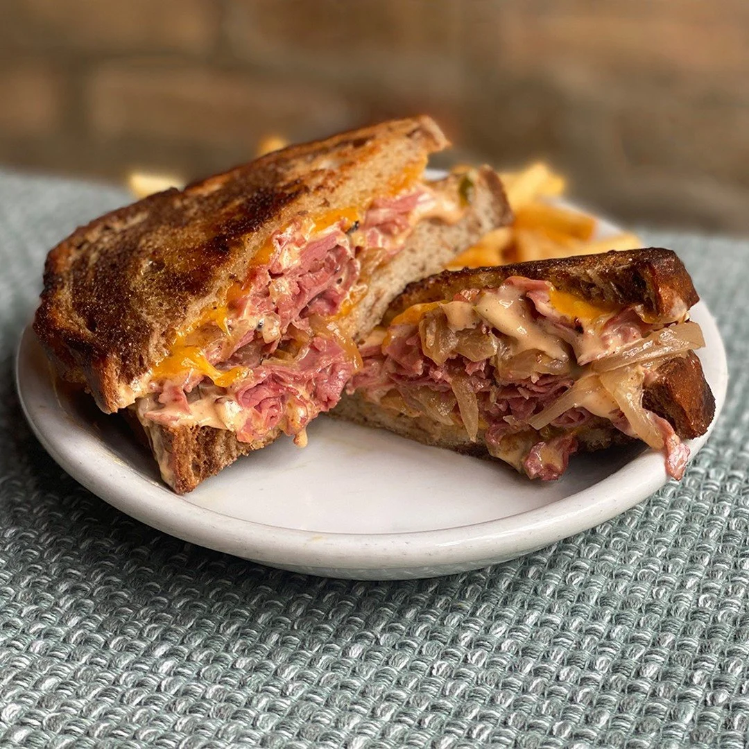 Limited Time Special: Corned Beef on Rye with Caramelized Guinness Onions. Toasted rye stuffed with corned beef, cheddar, caramelized Guinness onions and secret sauce. Served with fries. Get one while you can! 
.
.
.
.
.

#chicagofunauthority #chicag